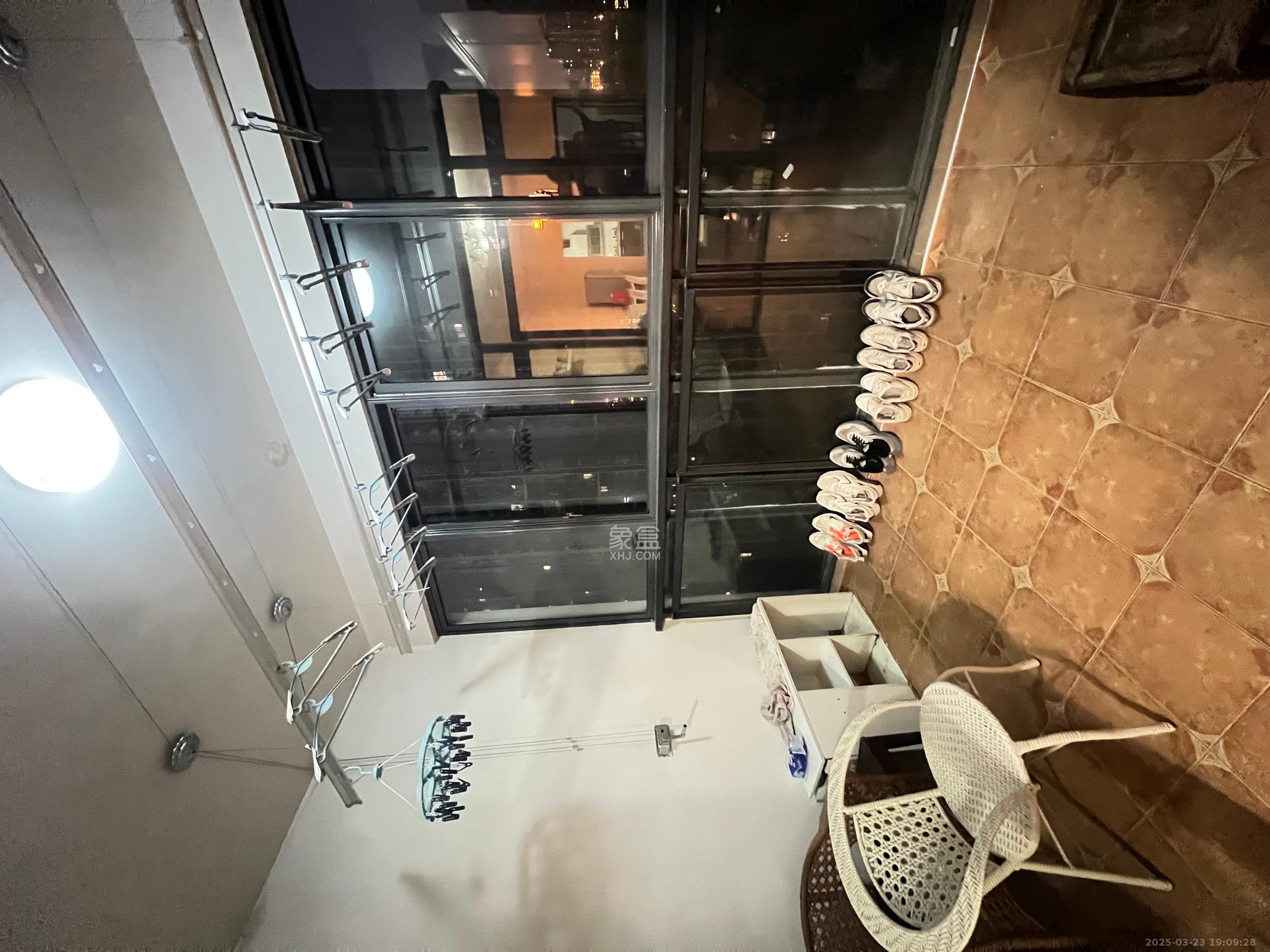 藏珑湖上国际花园 2室2厅1卫 2500.0元/月 藏珑湖上国际花园 2室2厅1卫 2500.0元/月室内图