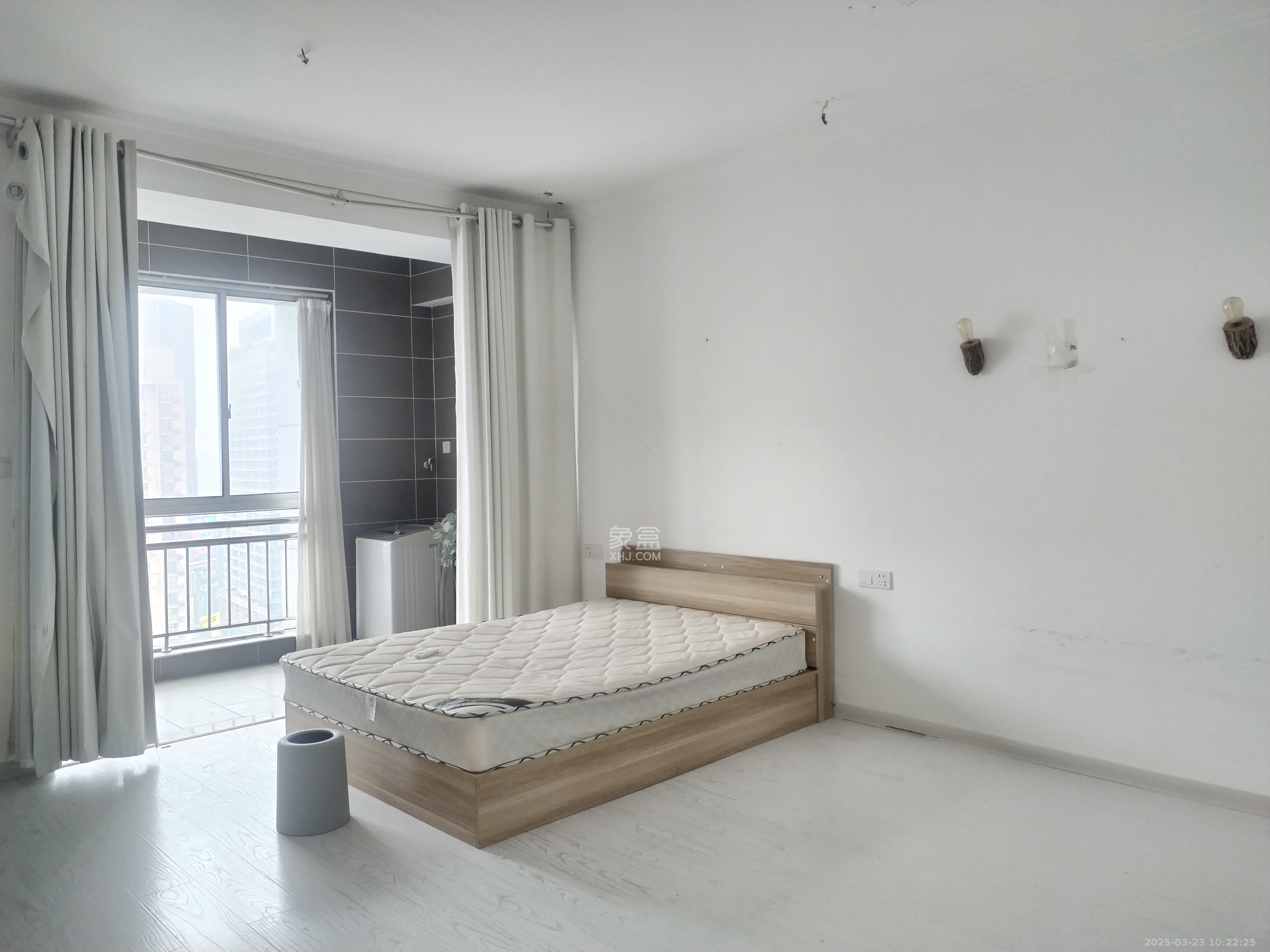 君临国际  1室1厅1卫    2200.0元/月 君临国际  1室1厅1卫    2200.0元/月室内图