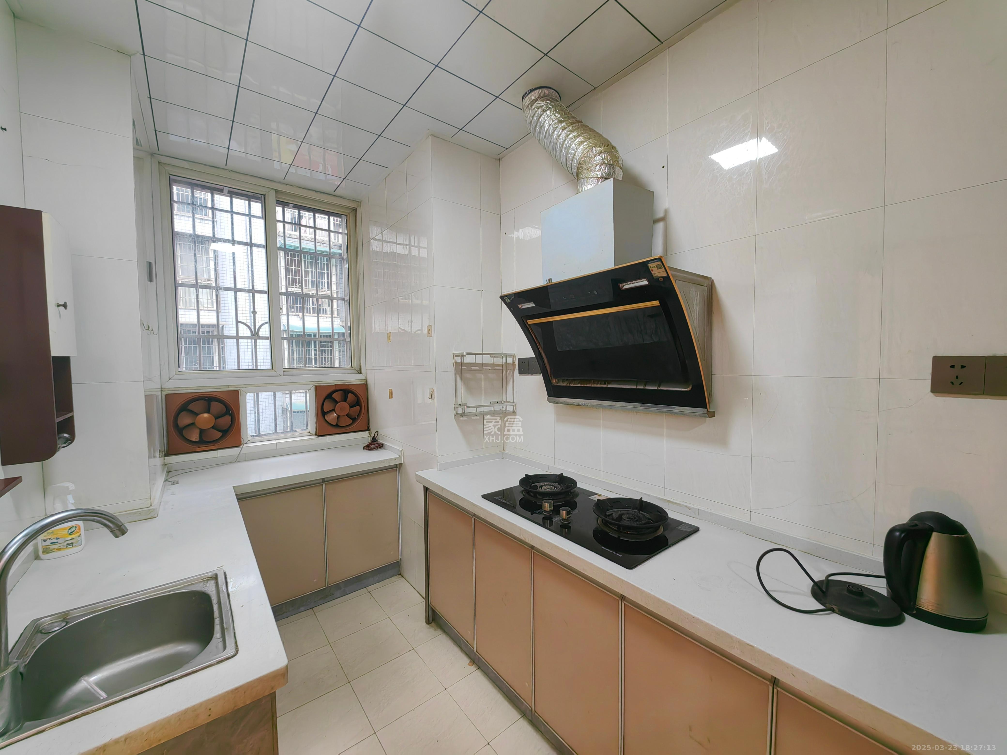 高桥粮油市场(高桥一号小区) 3室1厅1卫 1900.0元/月 高桥粮油市场(高桥一号小区) 3室1厅1卫 1900.0元/月室内图