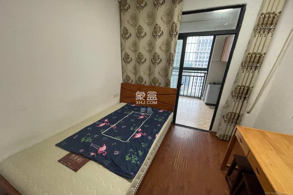 翡翠云天 3室2厅2卫 2100.0元/月 翡翠云天 3室2厅2卫 2100.0元/月室内图