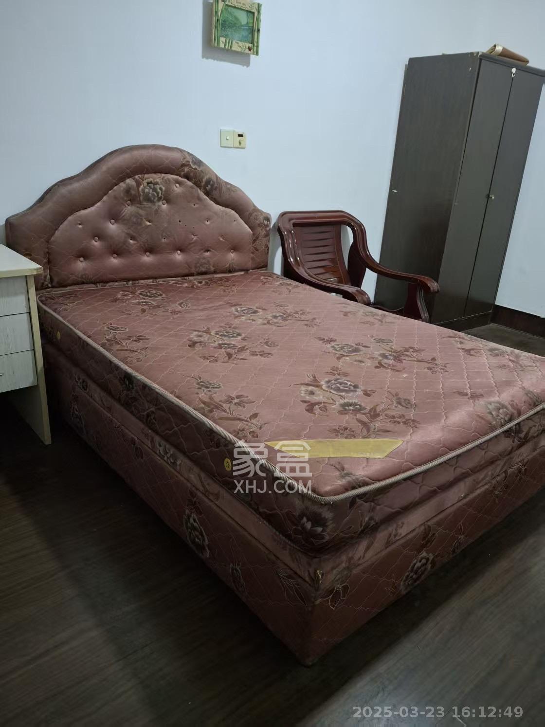 湖南六建伍家岭小区  2室2厅1卫    1200.0元/月 湖南六建伍家岭小区  2室2厅1卫    1200.0元/月室内图