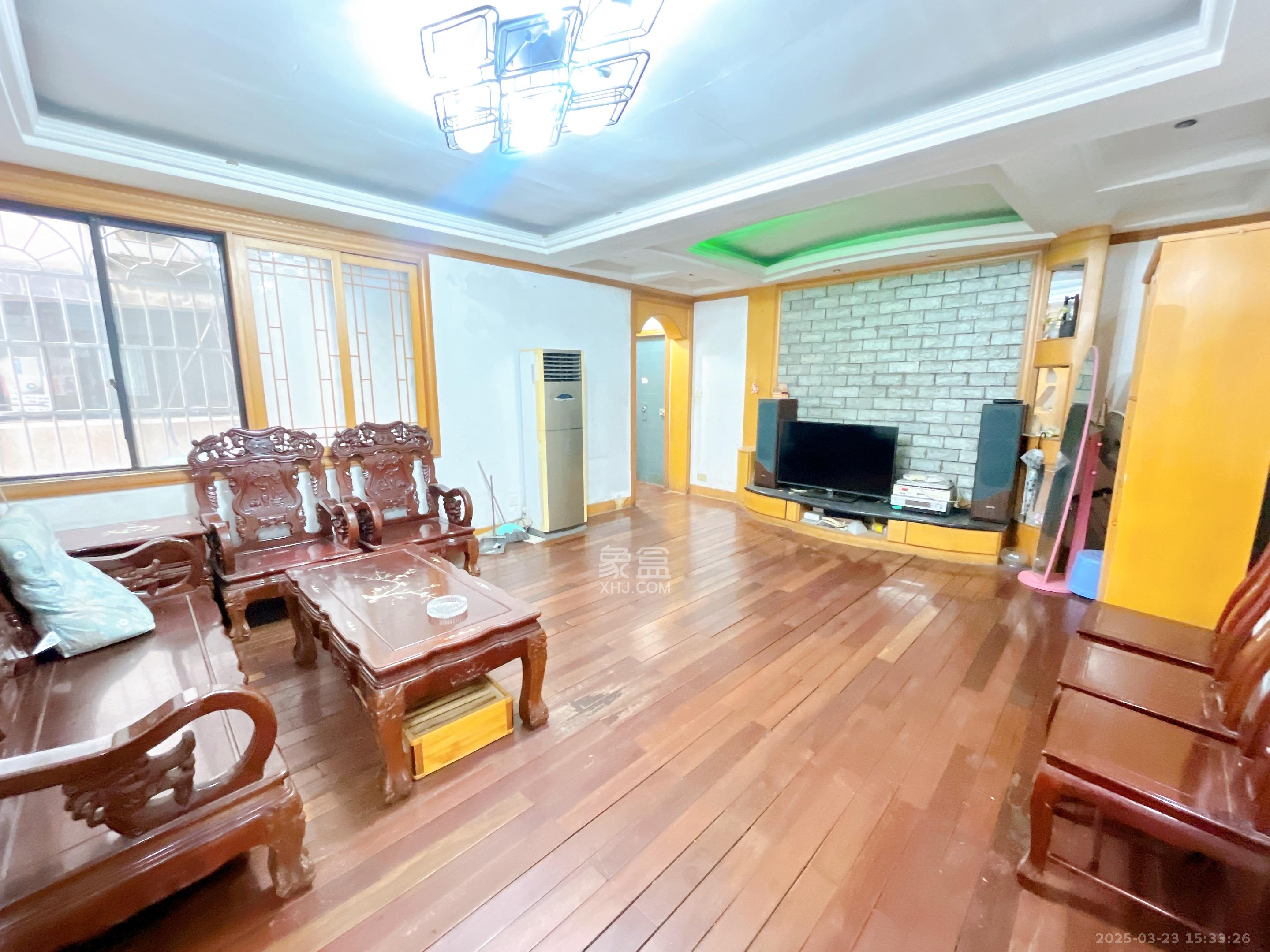 展览馆科协宿舍 4室2厅2卫 2400.0元/月 展览馆科协宿舍 4室2厅2卫 2400.0元/月室内图