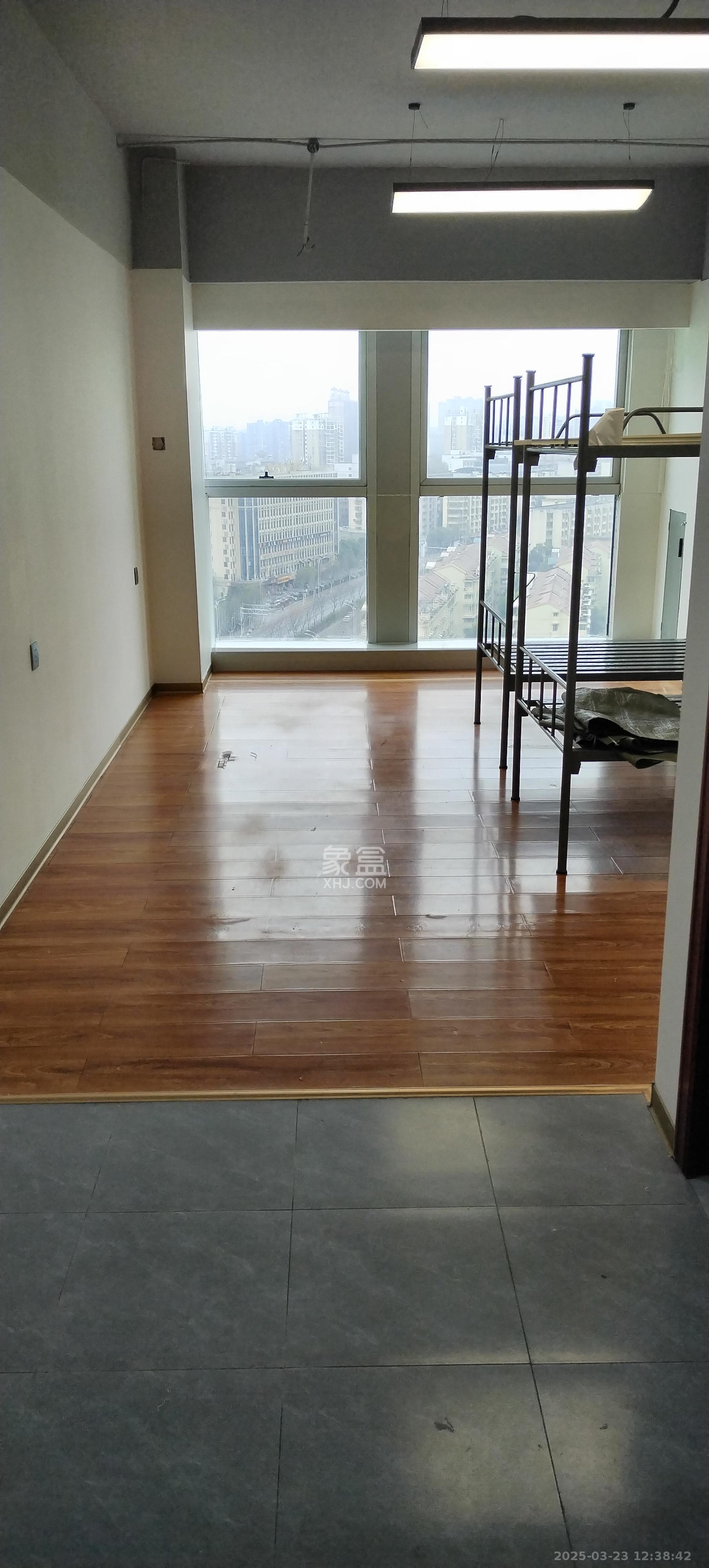 五峰国际 1室0厅1卫 1300.0元/月 五峰国际 1室0厅1卫 1300.0元/月室内图