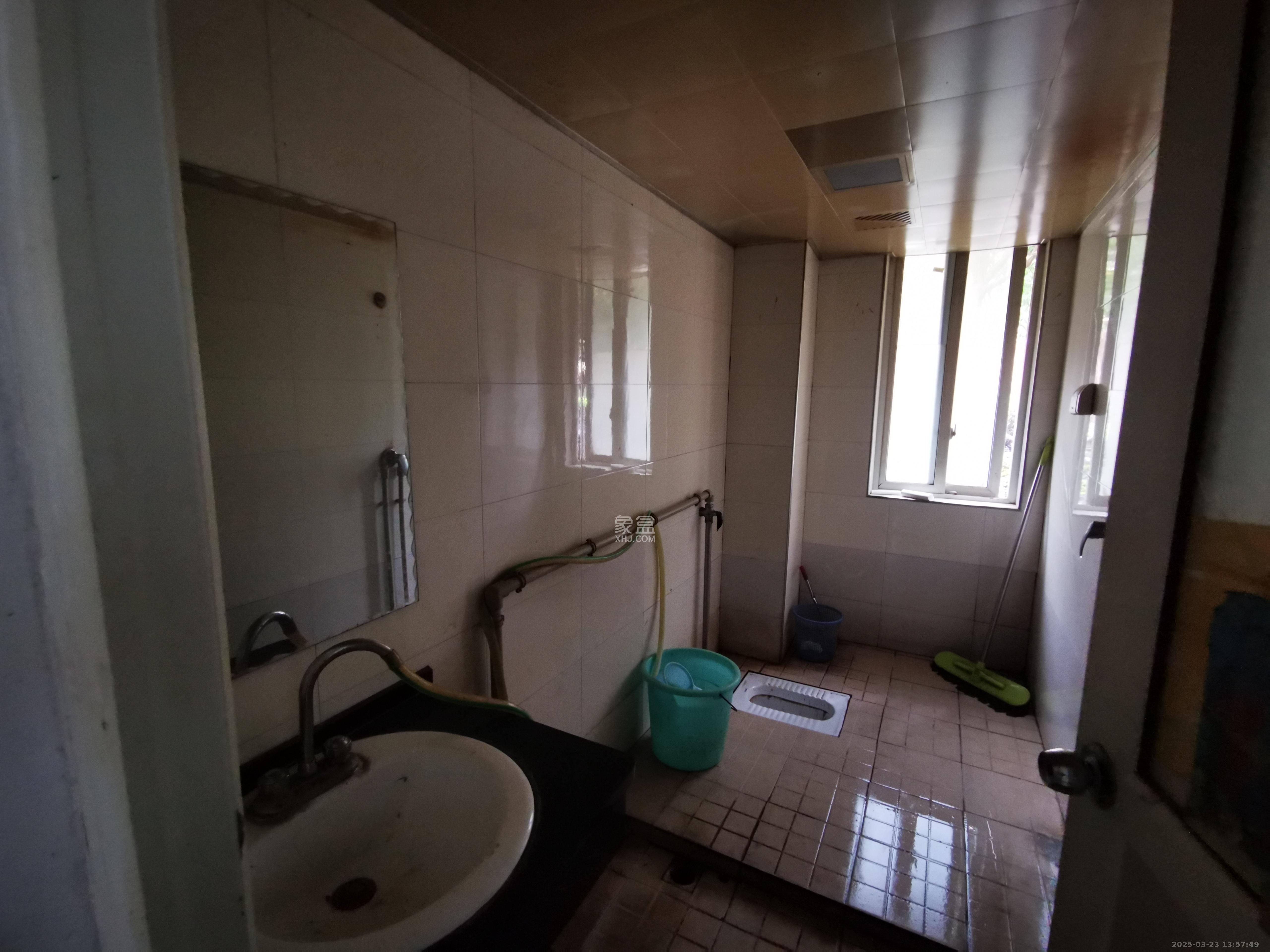 和润园一、二期 3室1厅2卫 2000.0元/月 和润园一、二期 3室1厅2卫 2000.0元/月室内图