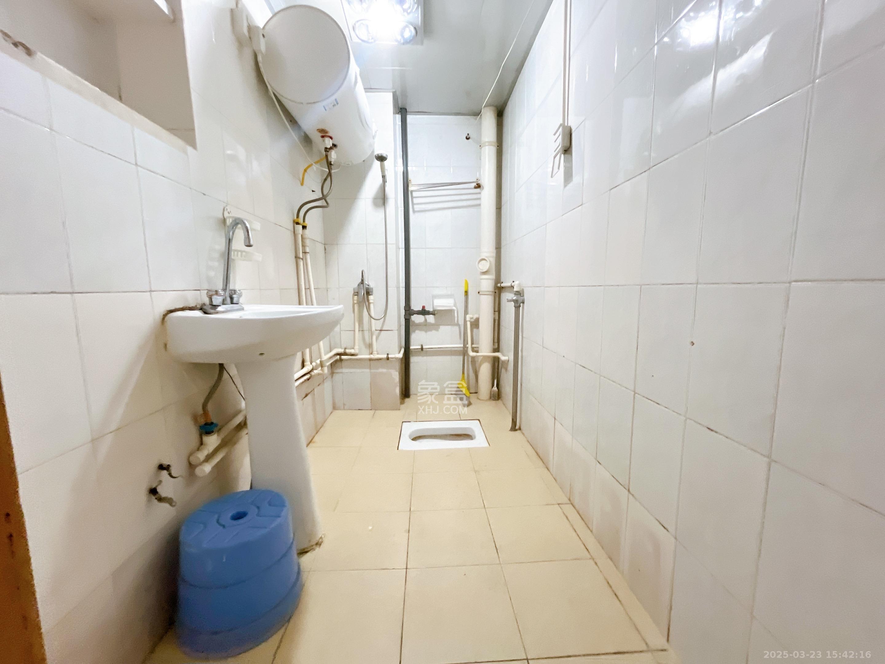 展览馆科协宿舍 4室2厅2卫 2400.0元/月 展览馆科协宿舍 4室2厅2卫 2400.0元/月室内图