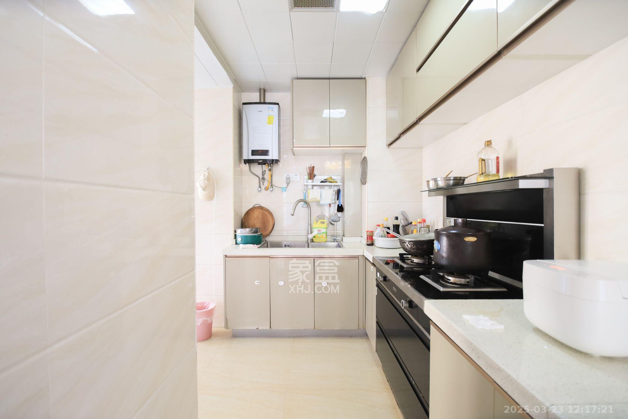 蓝光幸福满庭  3室2厅1卫   2600.00元/月室内图
