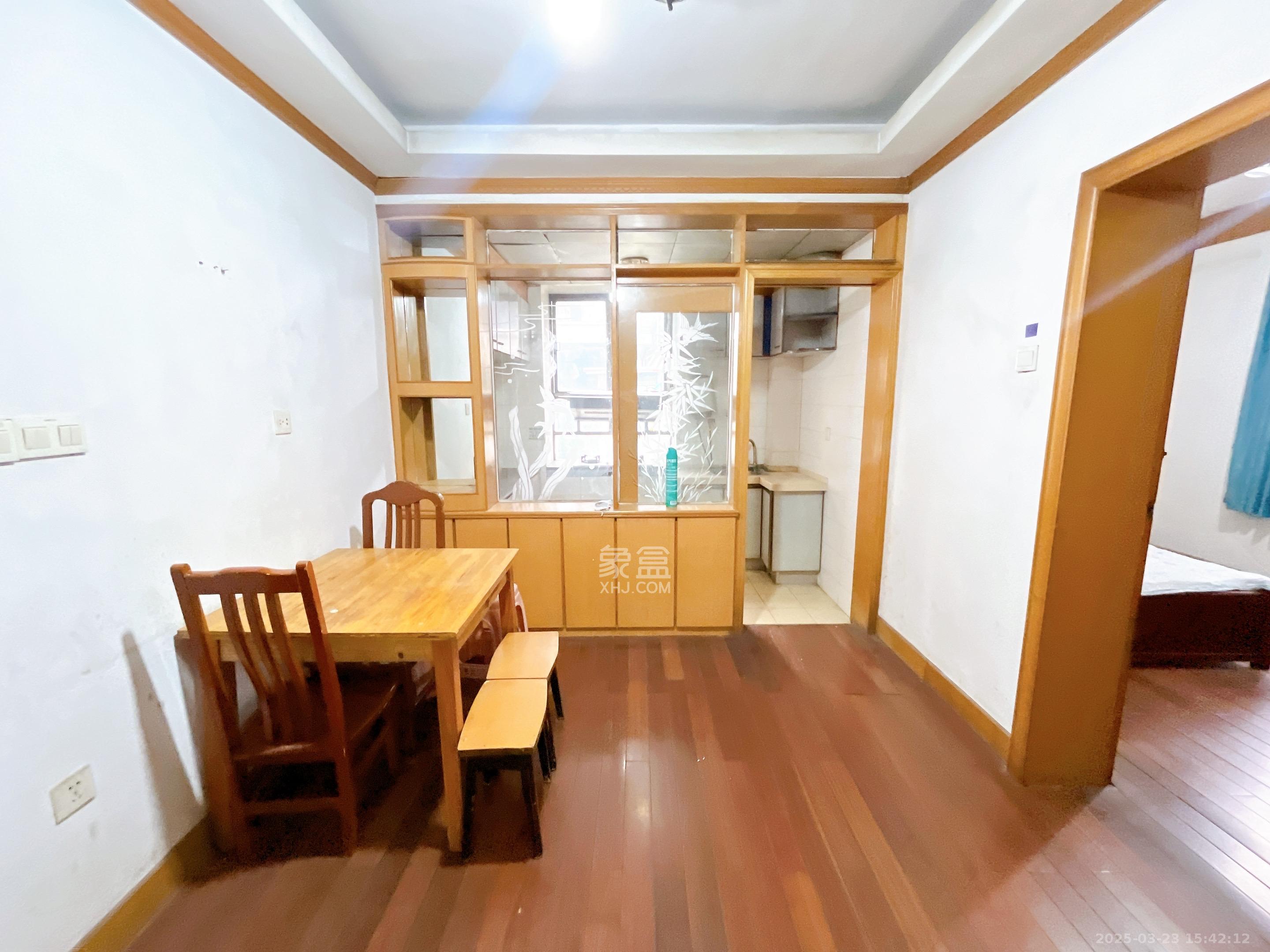 展览馆科协宿舍 4室2厅2卫 2400.0元/月 展览馆科协宿舍 4室2厅2卫 2400.0元/月室内图