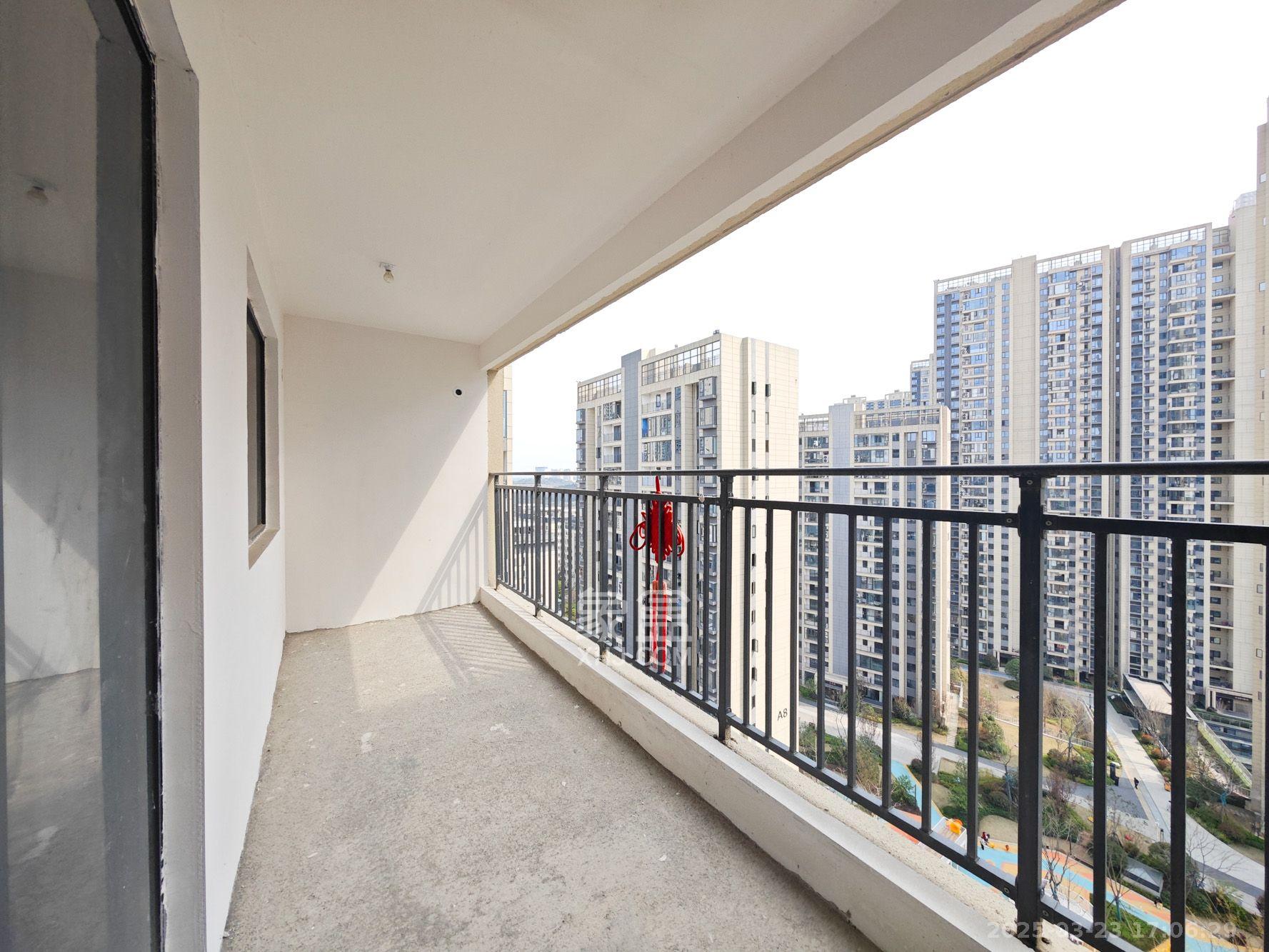 长房岭秀时代 4室2厅2卫 1500.0元/月 长房岭秀时代 4室2厅2卫 1500.0元/月室内图