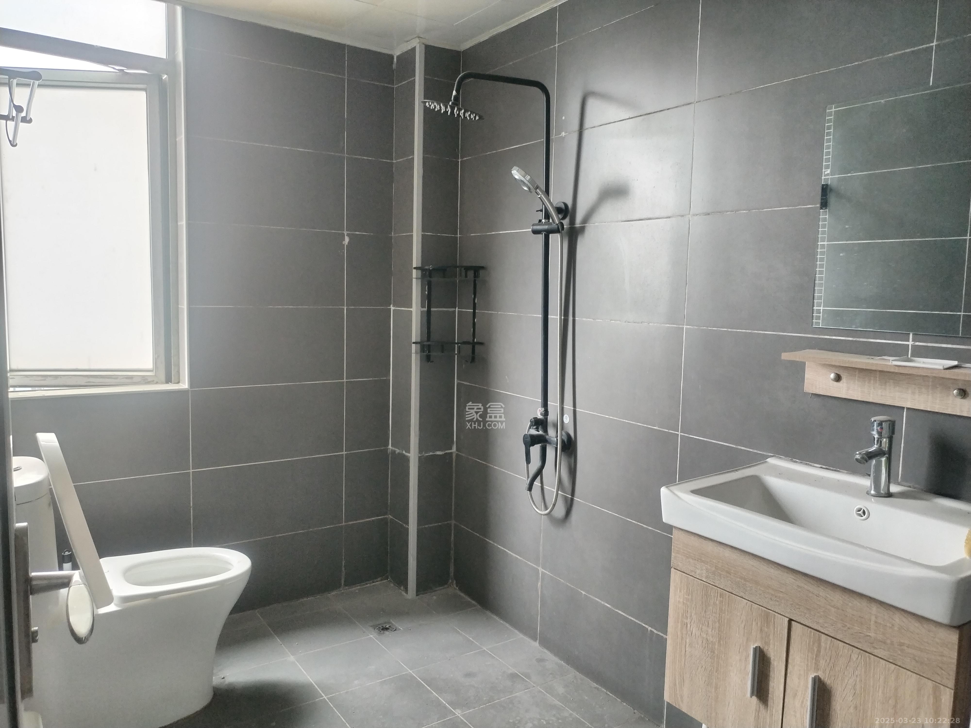 君临国际  1室1厅1卫    2200.0元/月 君临国际  1室1厅1卫    2200.0元/月室内图