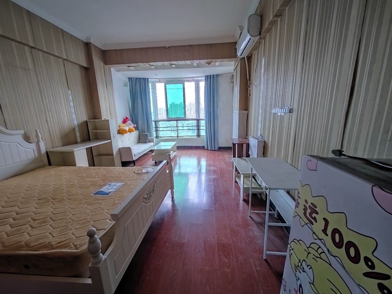 西湖商业广场 1室1厅1卫 48.8万 西湖商业广场 1室1厅1卫 48.8万客厅