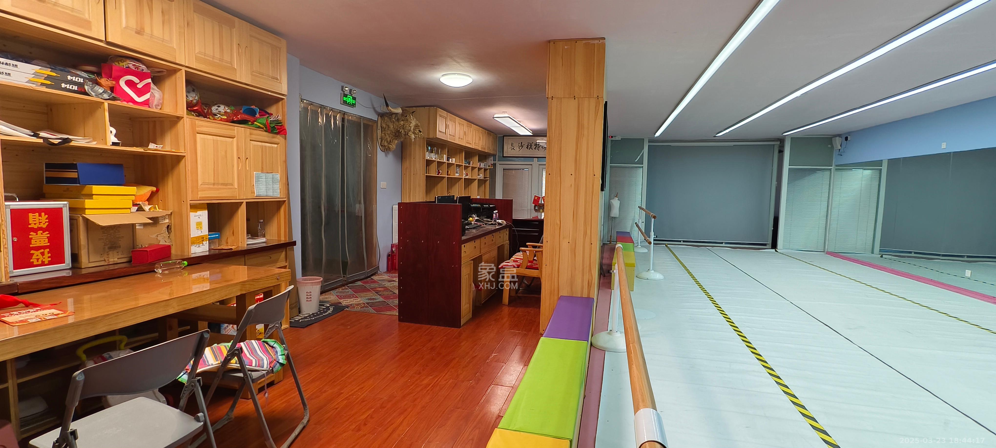 鸿园小区  2室2厅1卫    5000.0元/月 鸿园小区  2室2厅1卫    5000.0元/月室内图