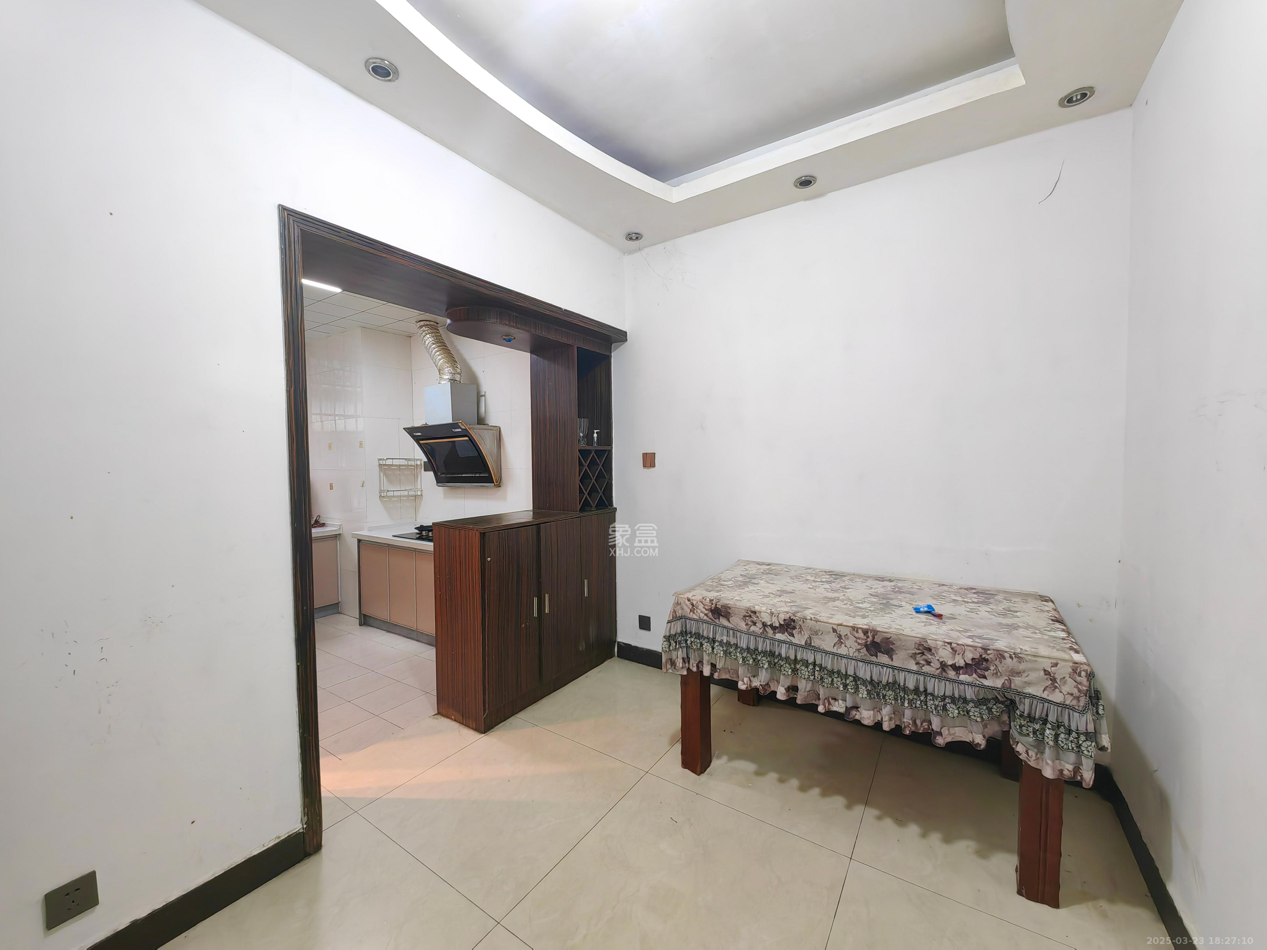 高桥粮油市场(高桥一号小区) 3室1厅1卫 1900.0元/月 高桥粮油市场(高桥一号小区) 3室1厅1卫 1900.0元/月室内图