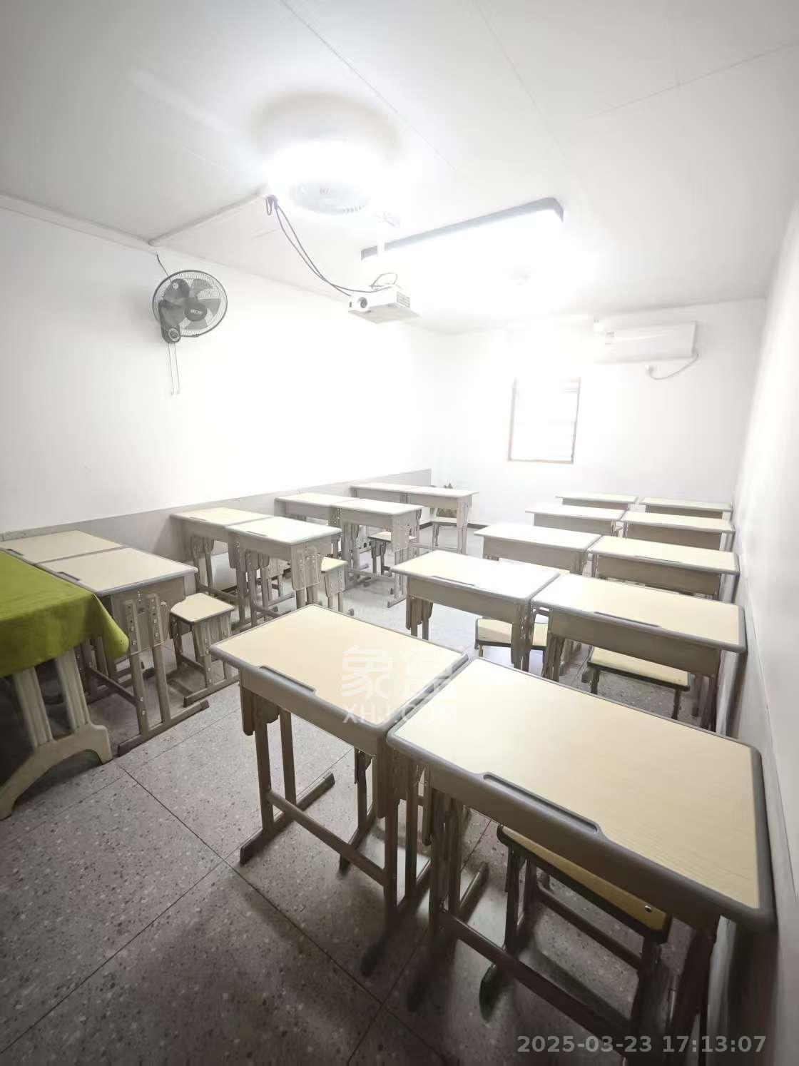 保利城（中航城国际社区、郡原美村）   85.76㎡      17000.0元/月室内图