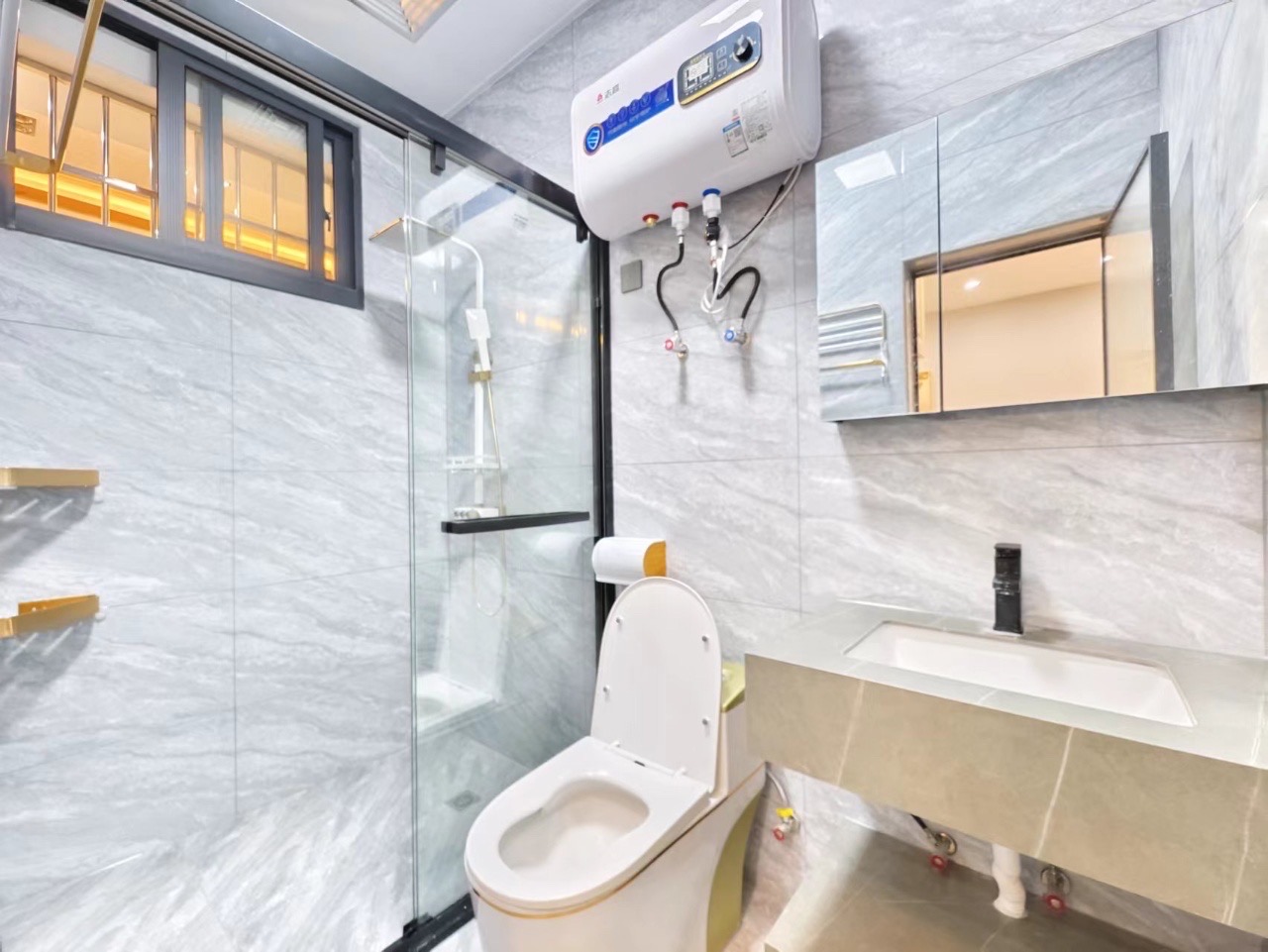 鸿昌盛大厦 3室2厅1卫 95.8万 鸿昌盛大厦 3室2厅1卫 95.8万客厅