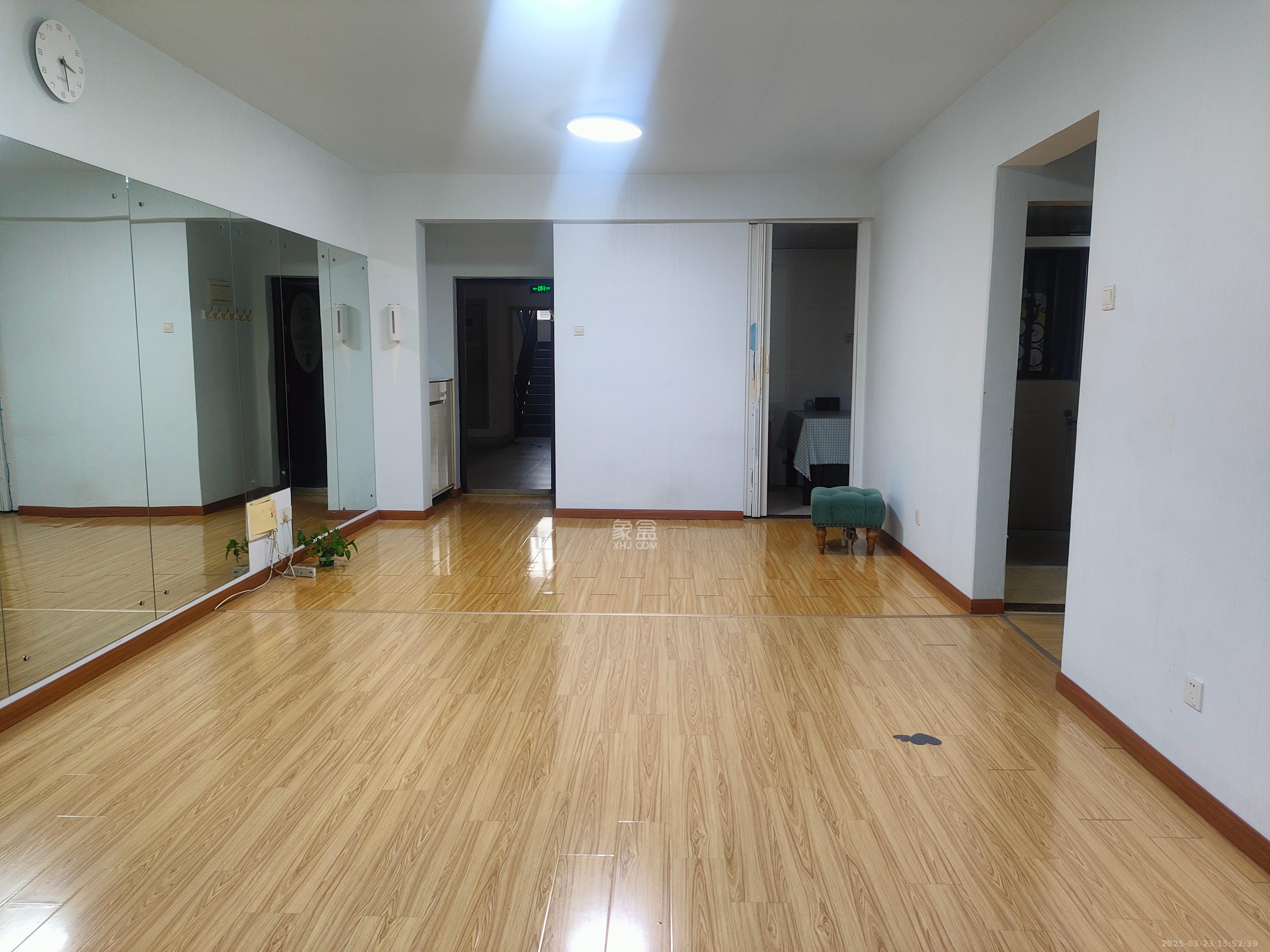 华润凤凰城一期  3室2厅2卫   2200.00元/月室内图