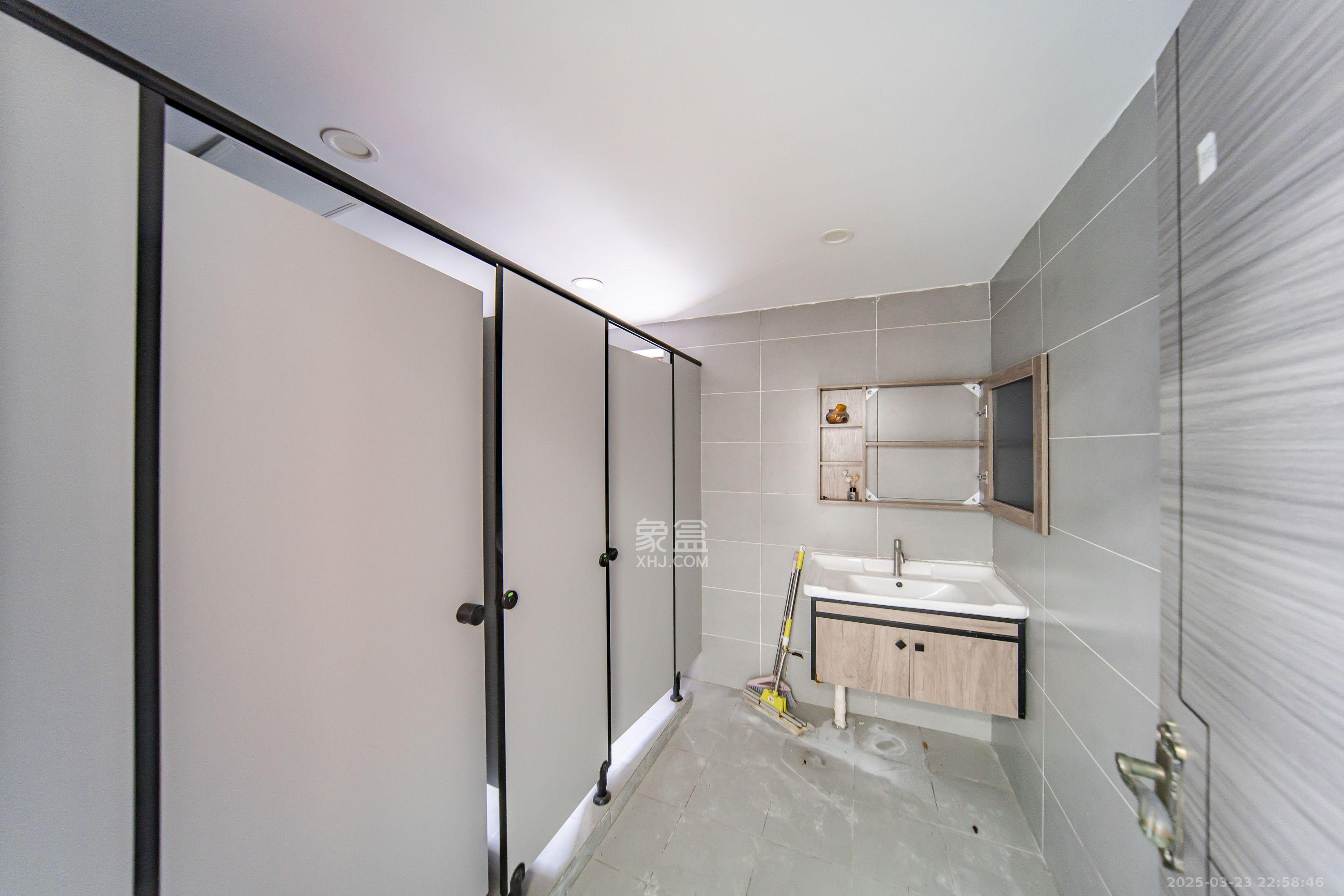 阳光100一期、四五期 7室2厅2卫 5000.0元/月 阳光100一期、四五期 7室2厅2卫 5000.0元/月室内图