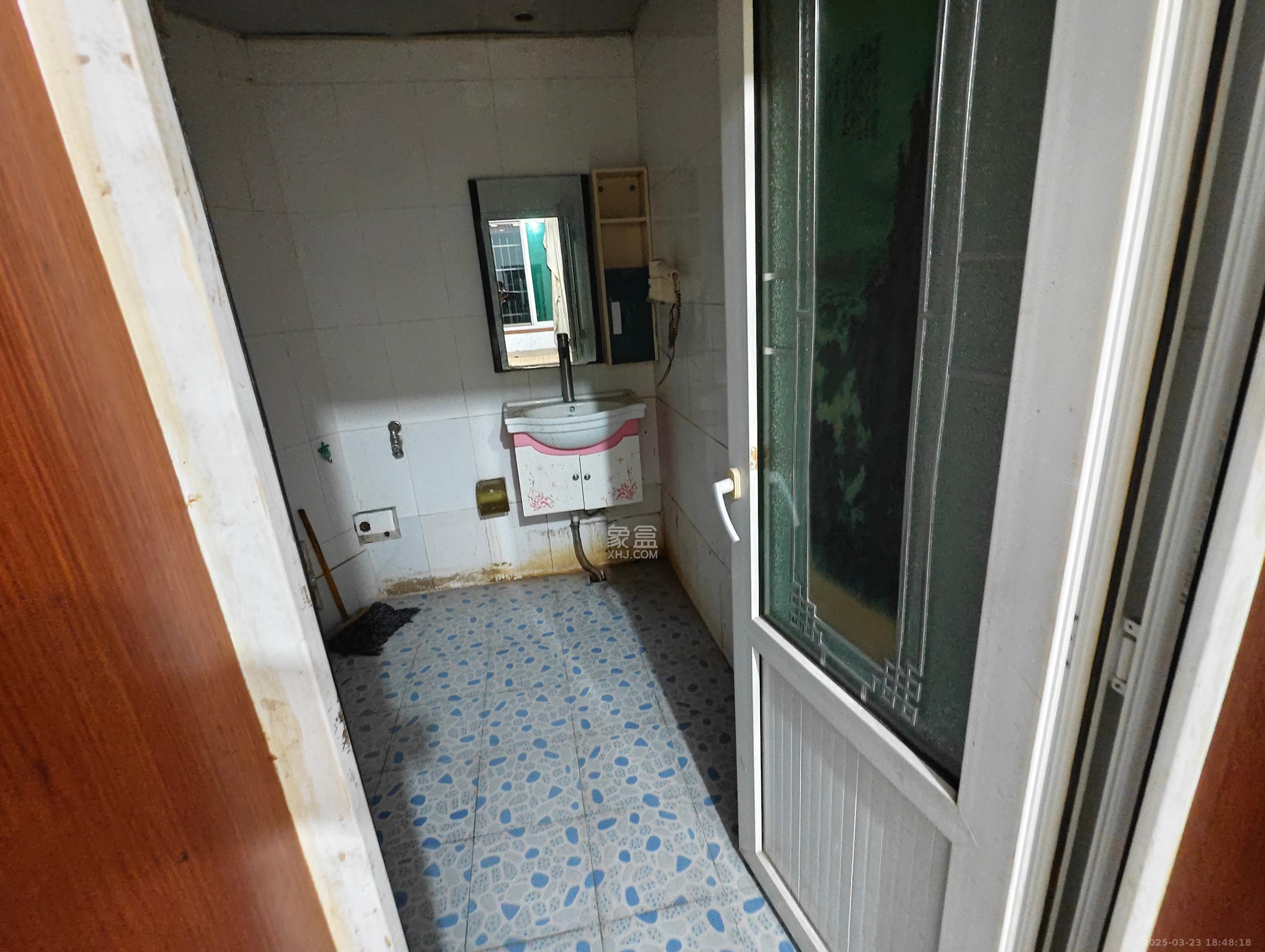 大桥四区  3室2厅2卫   1600.00元/月室内图