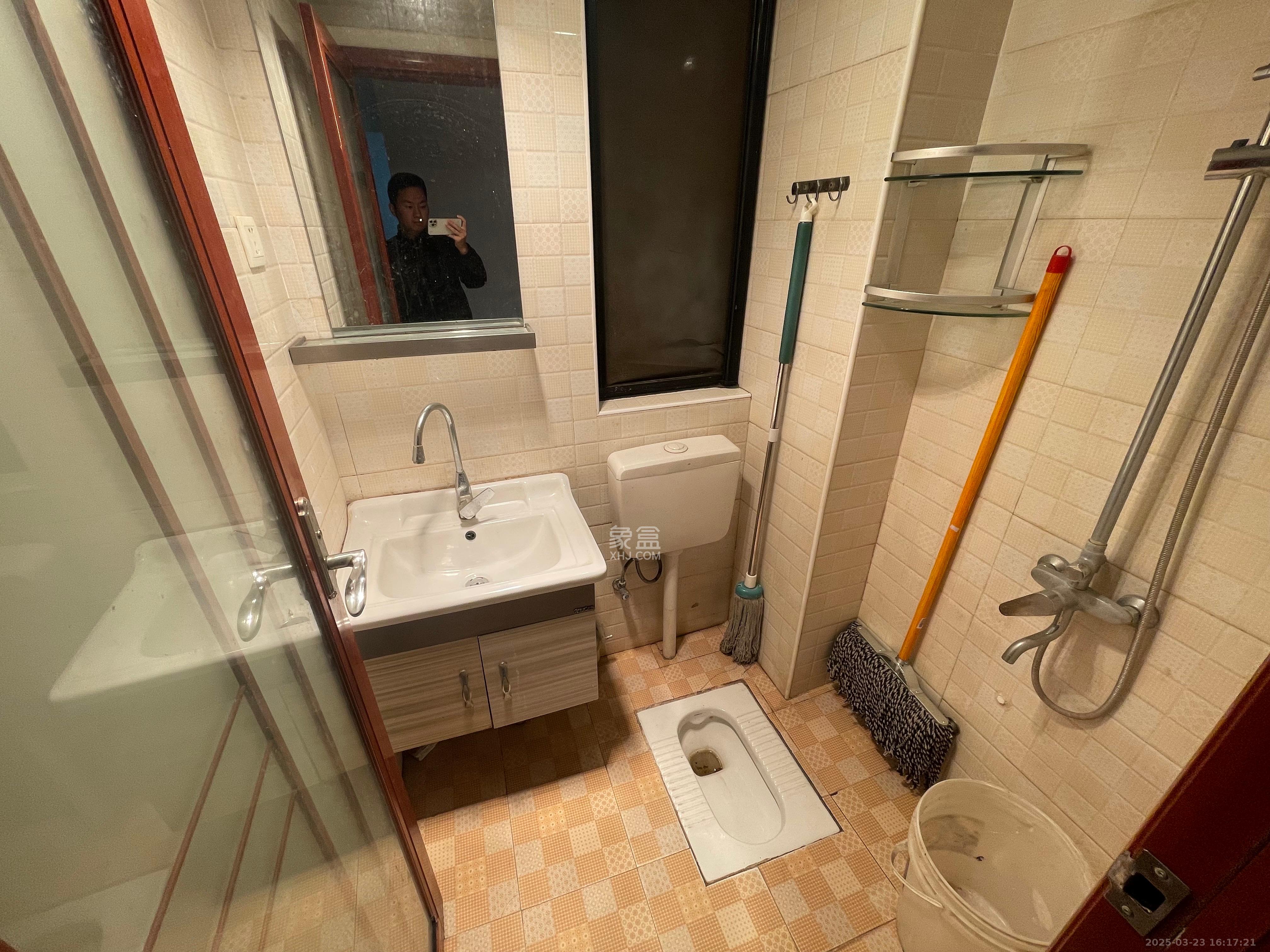 翡翠云天 3室2厅2卫 2100.0元/月 翡翠云天 3室2厅2卫 2100.0元/月室内图