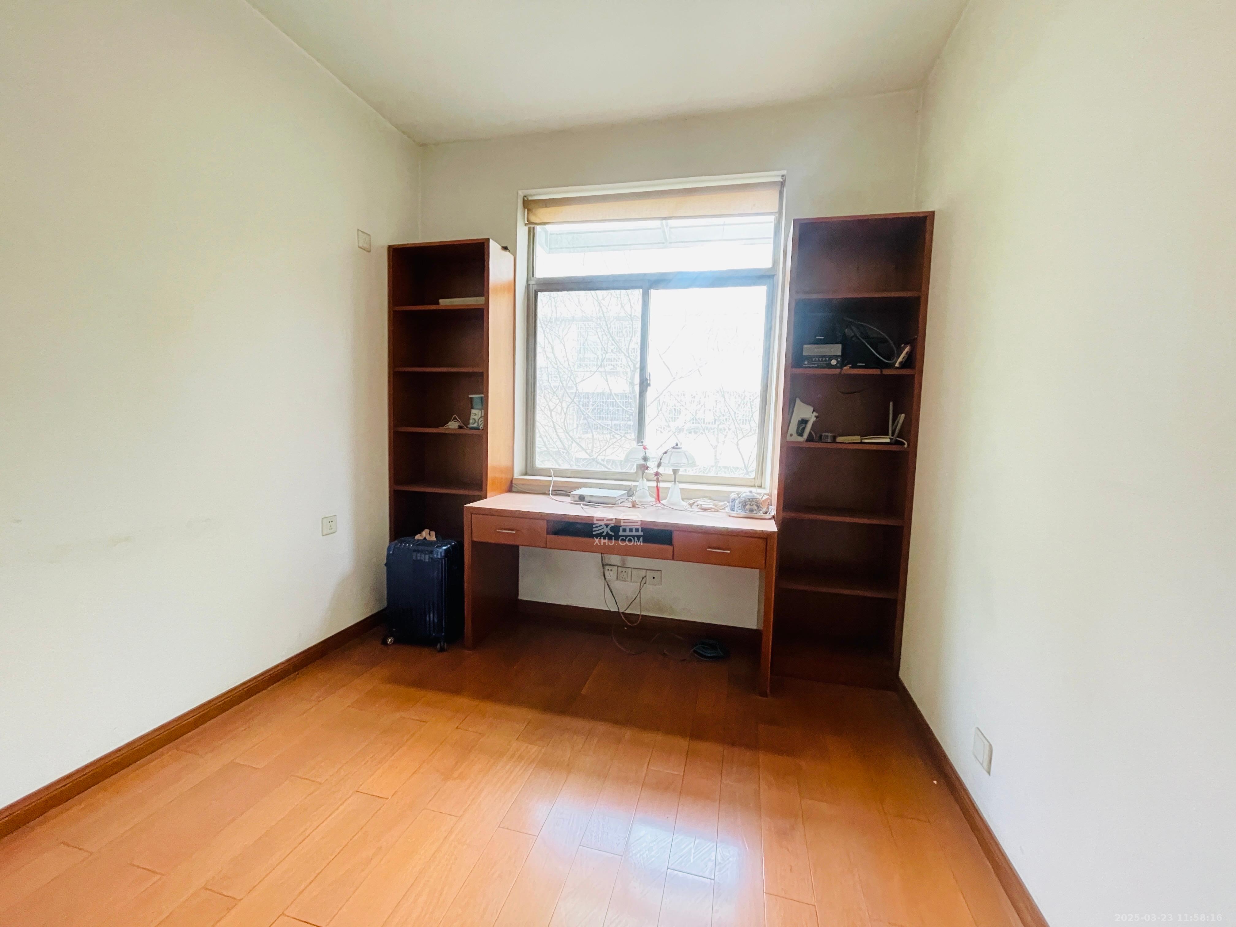 芙蓉公寓 3室2厅2卫 2500.0元/月 芙蓉公寓 3室2厅2卫 2500.0元/月室内图