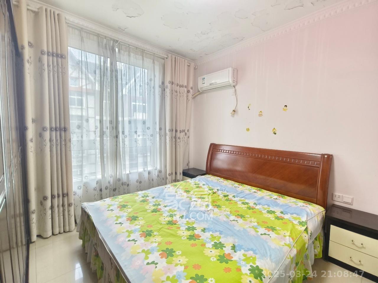 山水英伦  3室2厅2卫   2000.00元/月室内图