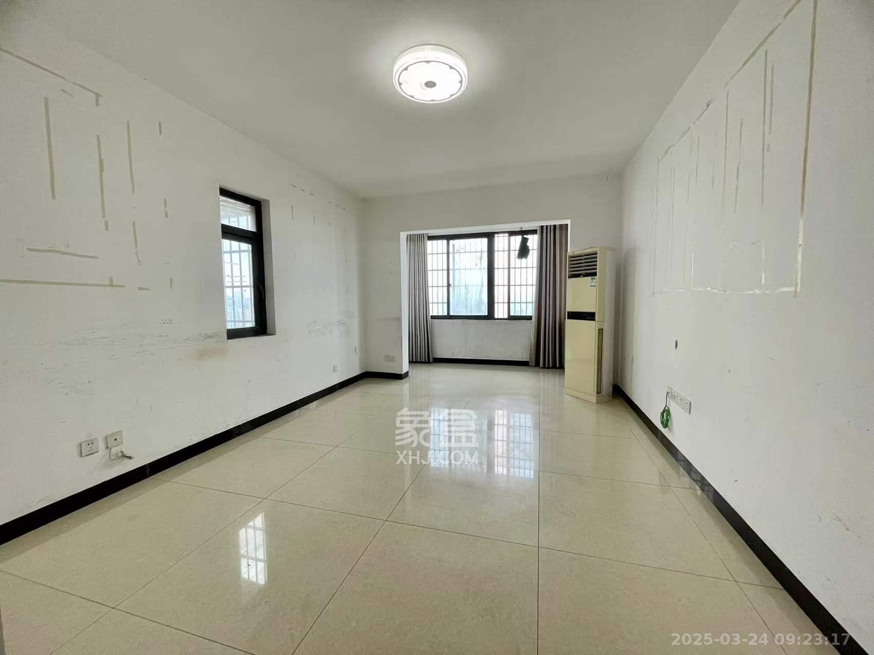 华城广场 2室2厅1卫 2200.0元/月 华城广场 2室2厅1卫 2200.0元/月室内图