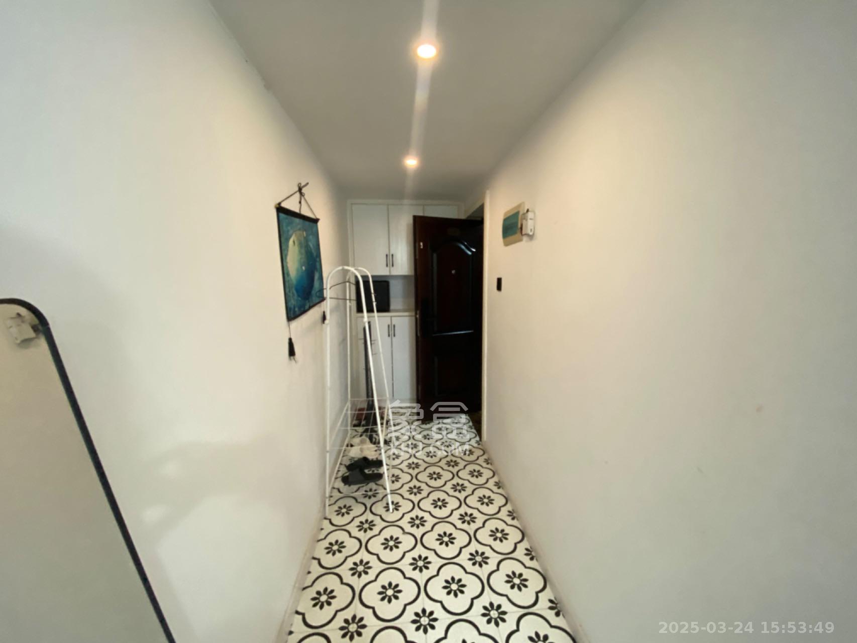 城市森林  1室1厅1卫    2300.0元/月 城市森林  1室1厅1卫    2300.0元/月