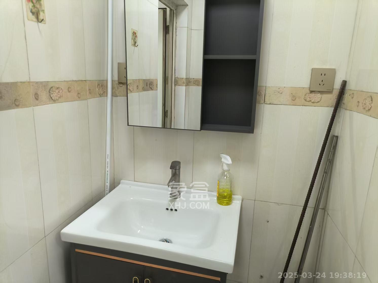 嘉盛华庭(一期、二期、三期) 1室0厅0卫 1500.0元/月 嘉盛华庭(一期、二期、三期) 1室0厅0卫 1500.0元/月室内图