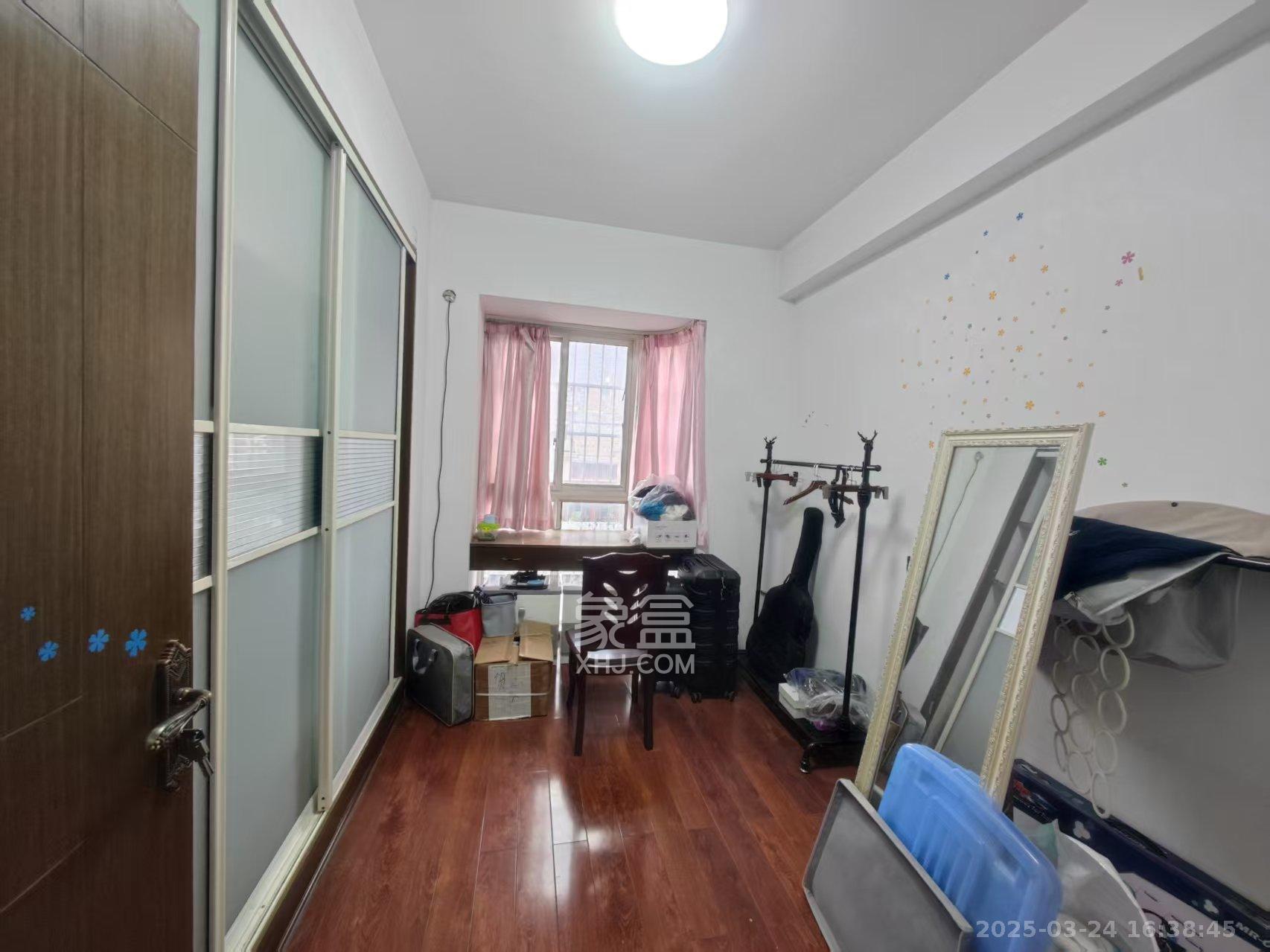 幸福洋房 4室2厅2卫 2100.0元/月 幸福洋房 4室2厅2卫 2100.0元/月室内图