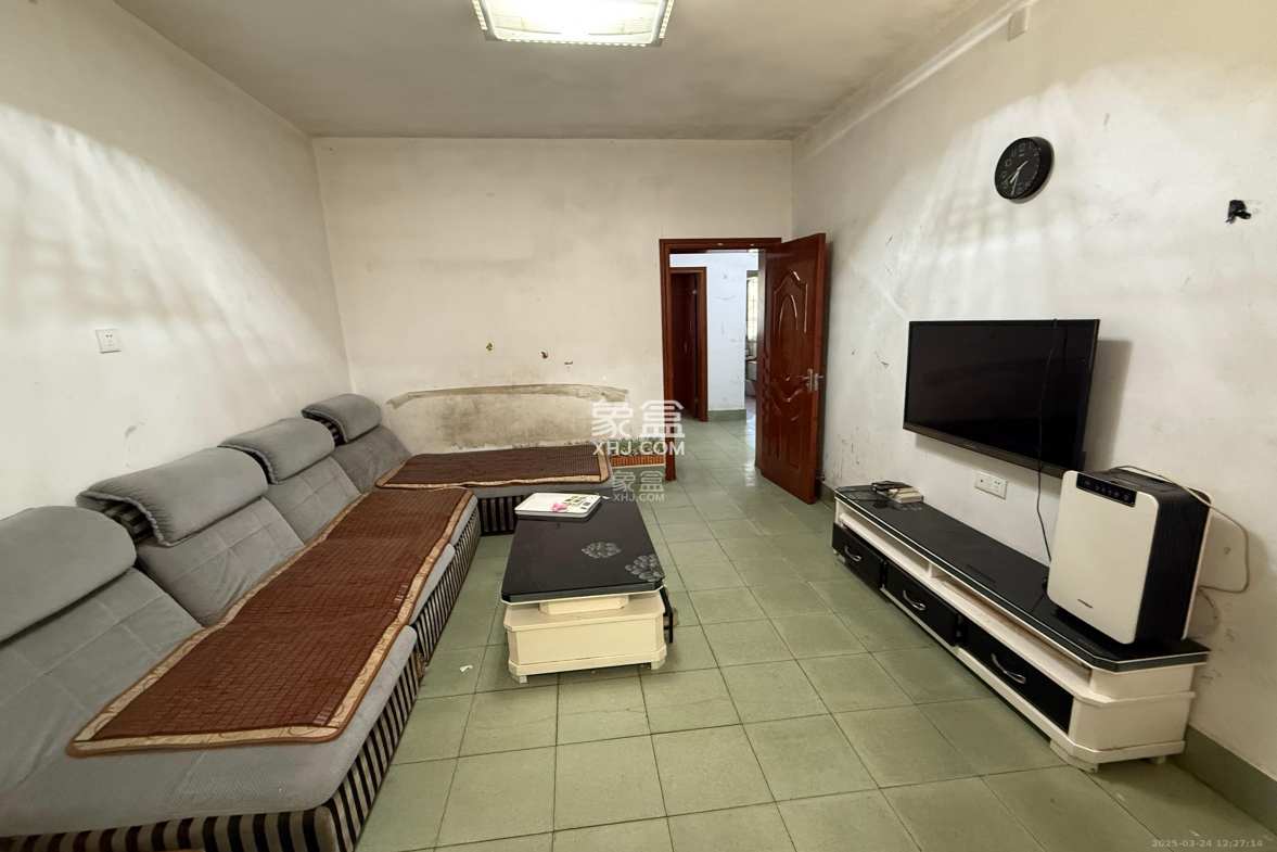 泡沫塑料厂宿舍  2室2厅1卫    1400.0元/月 泡沫塑料厂宿舍  2室2厅1卫    1400.0元/月室内图