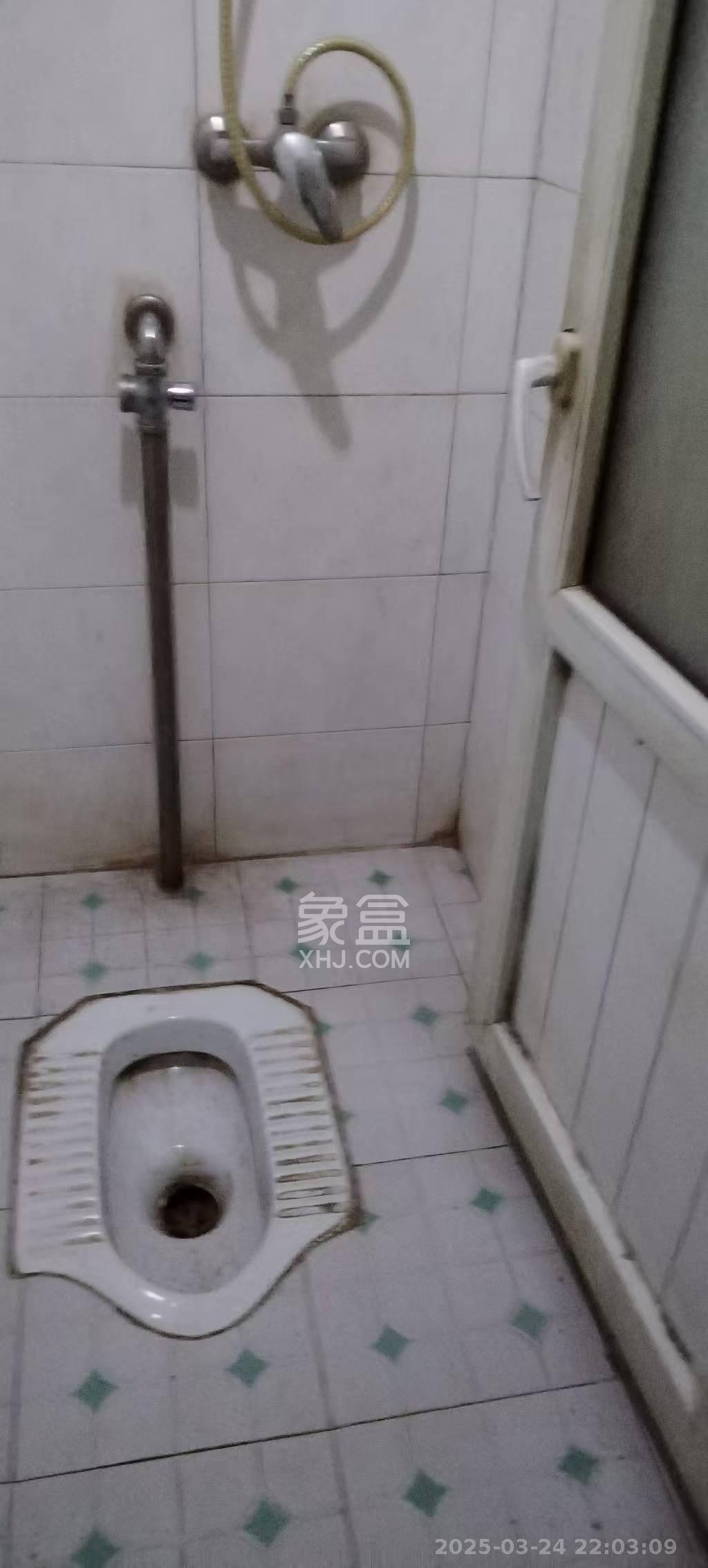 红星商务楼(红星蔬菜批发大市场) 1室1厅1卫 1000.0元/月 红星商务楼(红星蔬菜批发大市场) 1室1厅1卫 1000.0元/月室内图