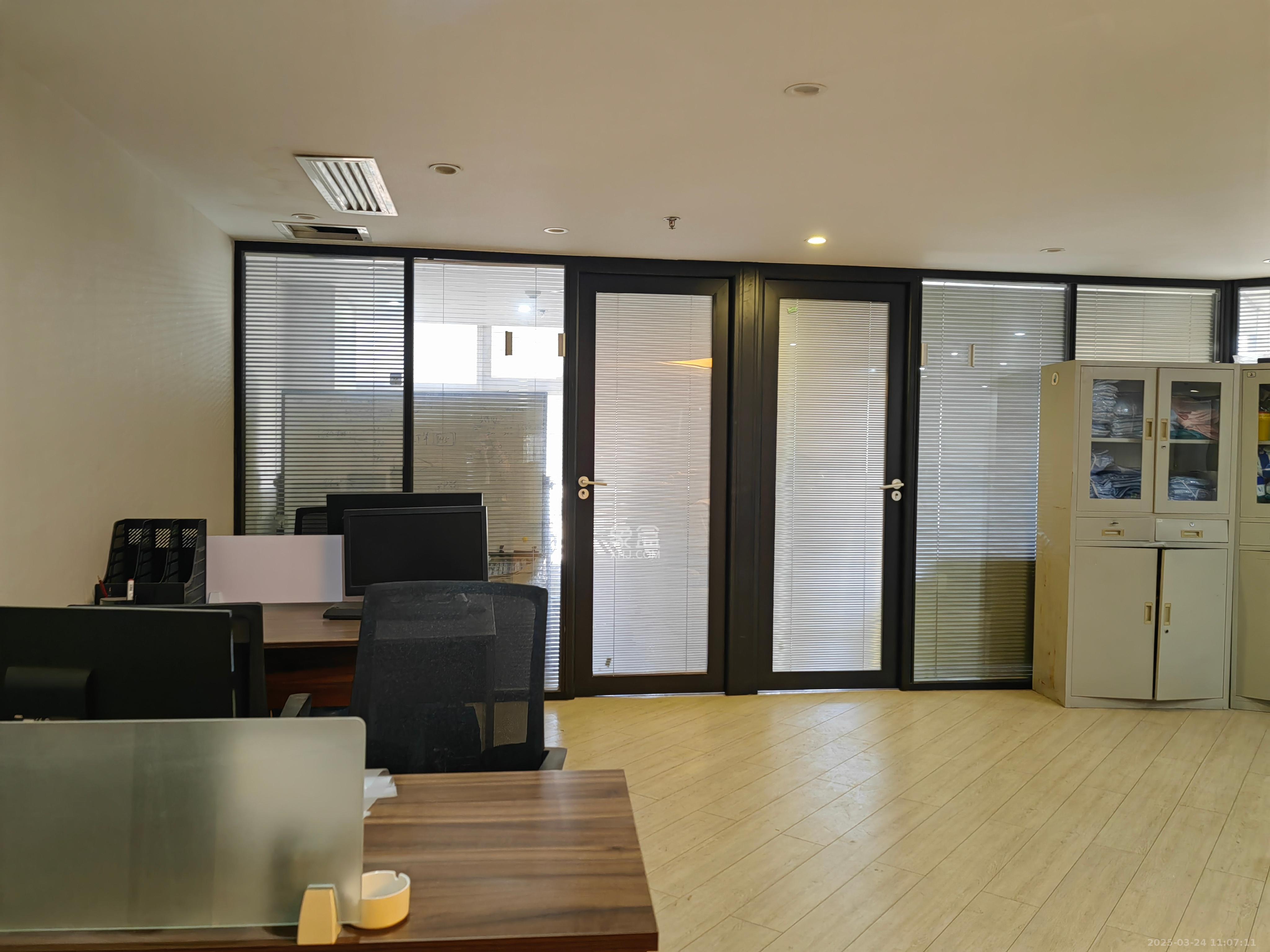 运达国际广场  7室1厅1卫    20000.0元/月 运达国际广场  7室1厅1卫    20000.0元/月室内图1