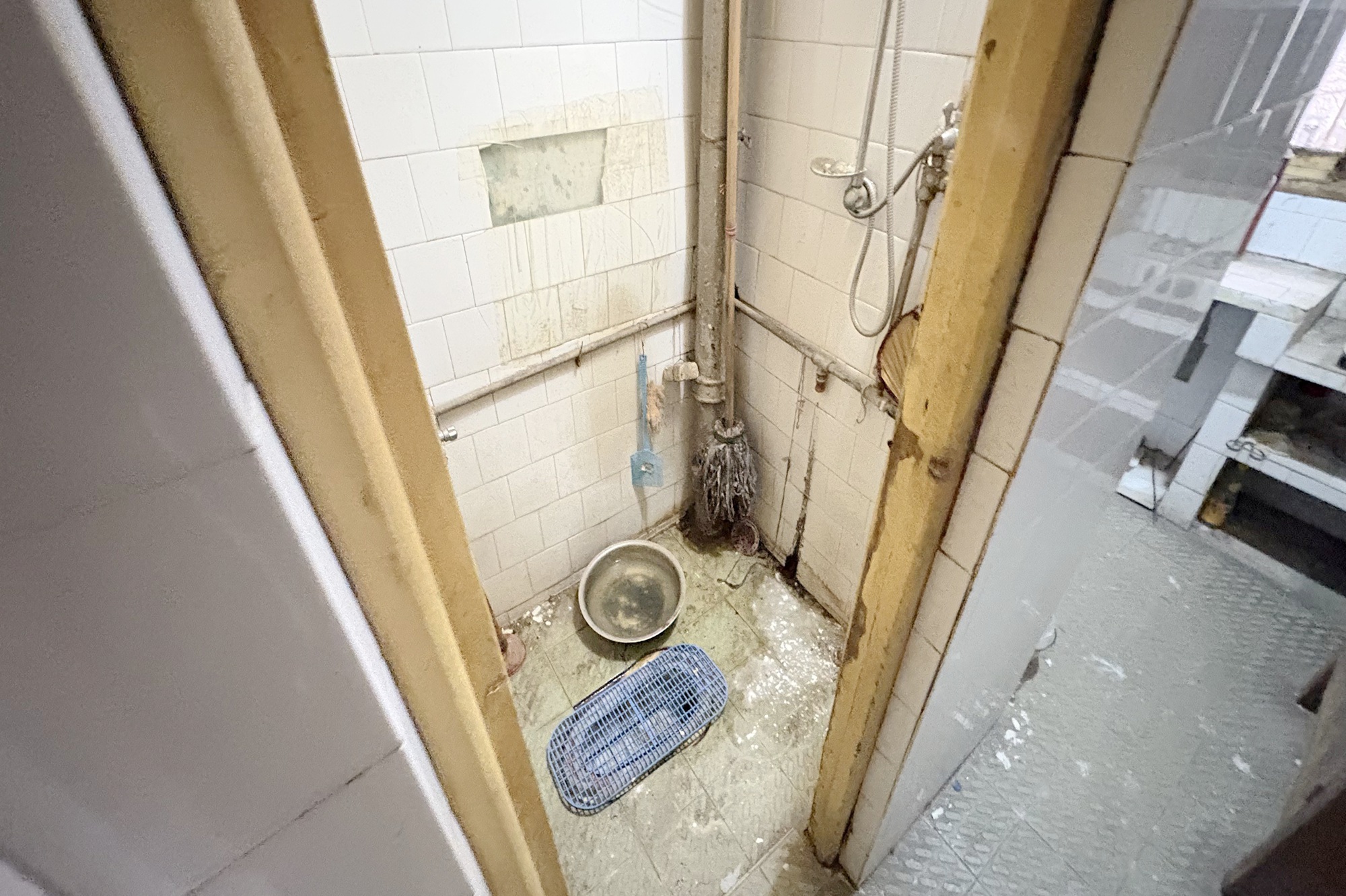 公用事业管理局宿舍  3室1厅1卫   62.00万卫生间