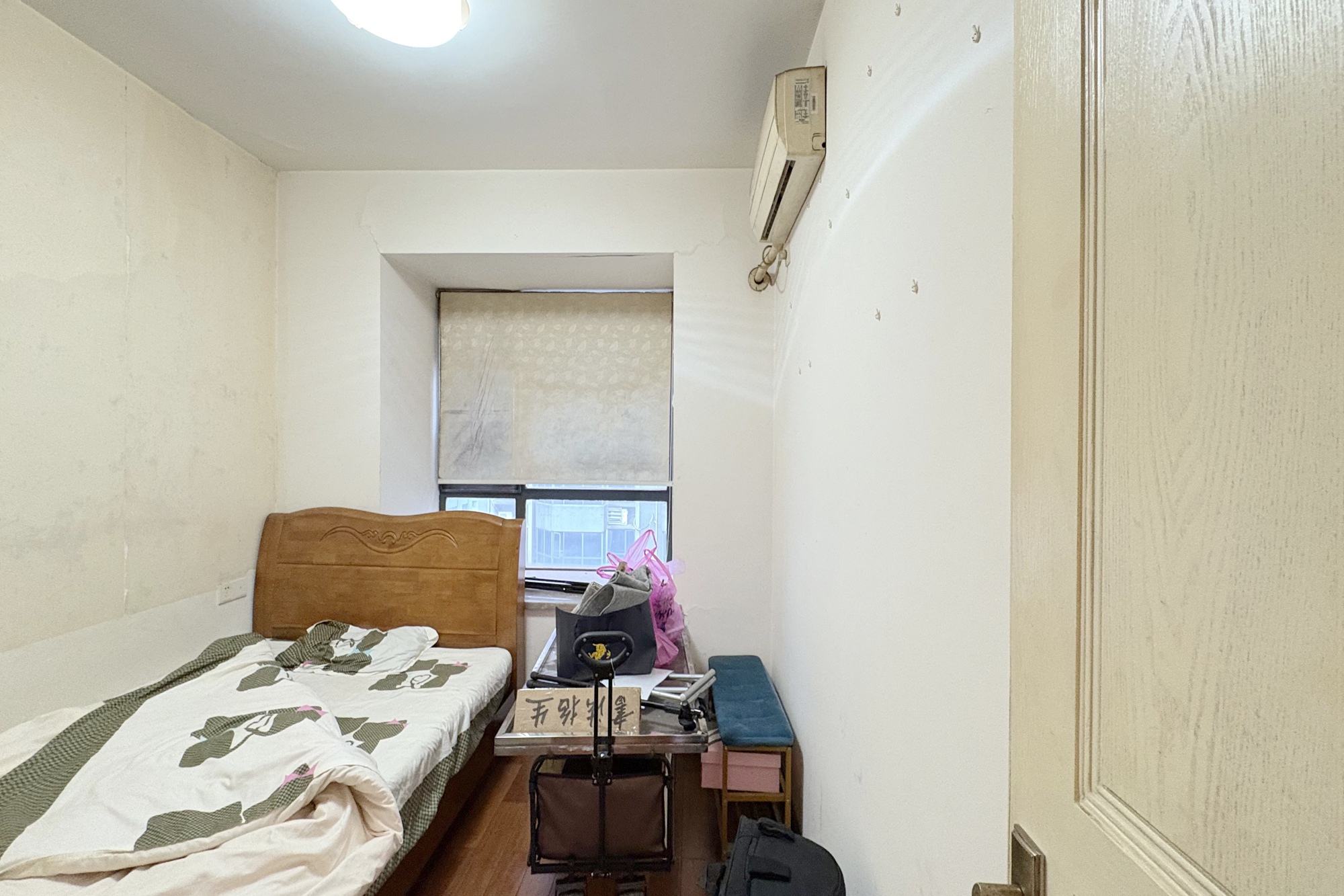 五一大道202(中环壹世界)  2室2厅1卫    98.0万 五一大道202(中环壹世界)  2室2厅1卫    98.0万卧室