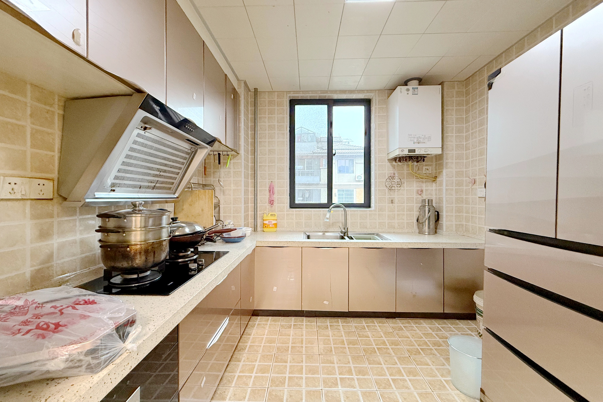 澳海月亮湾 3室2厅1卫 70.0万 澳海月亮湾 3室2厅1卫 70.0万厨房