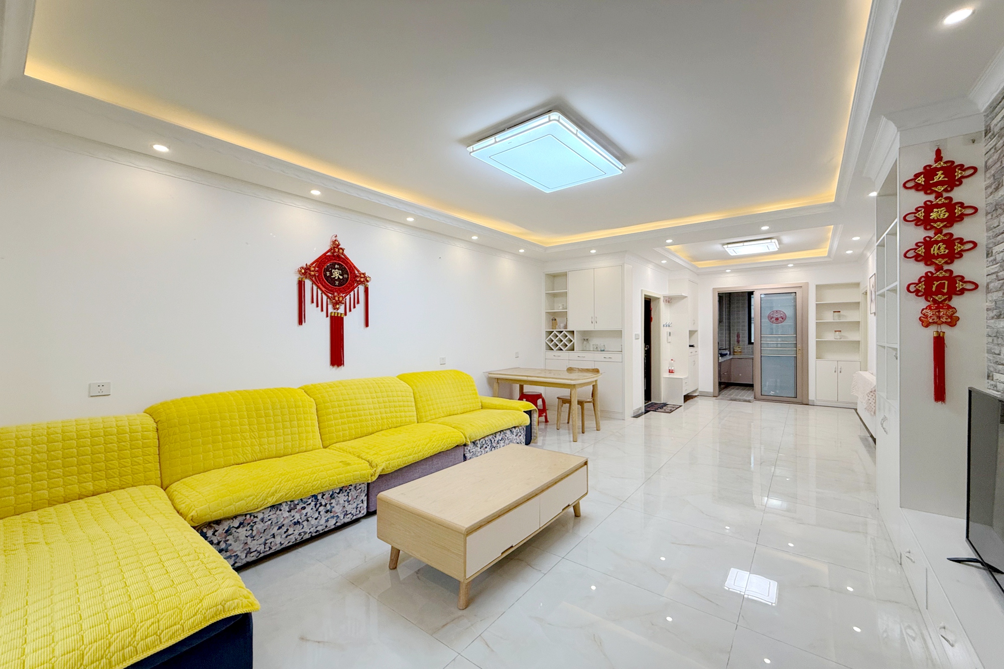 澳海月亮湾 3室2厅1卫 70.0万 澳海月亮湾 3室2厅1卫 70.0万客厅