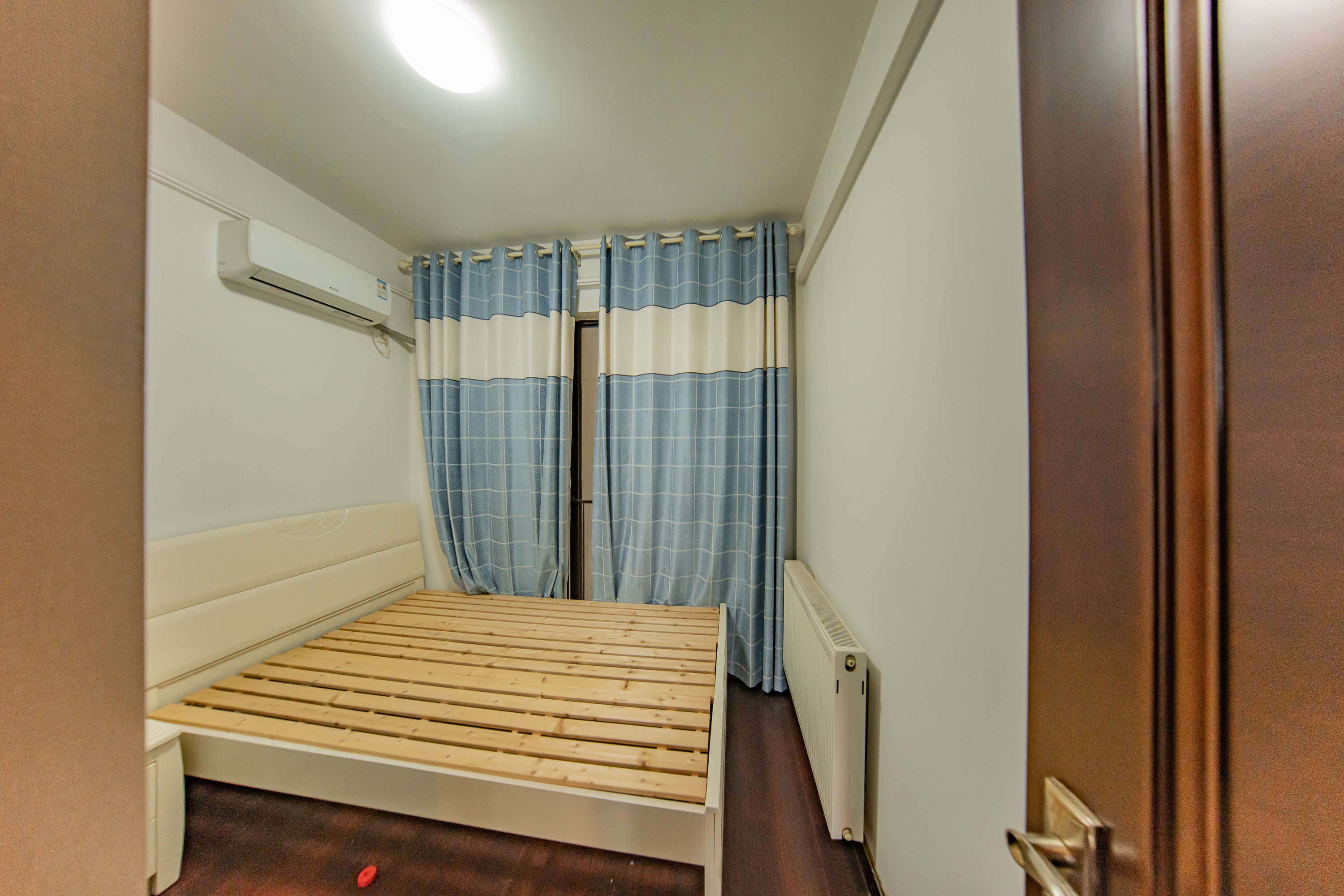 中海国际三期 3室2厅2卫 82.8万 中海国际三期 3室2厅2卫 82.8万卧室