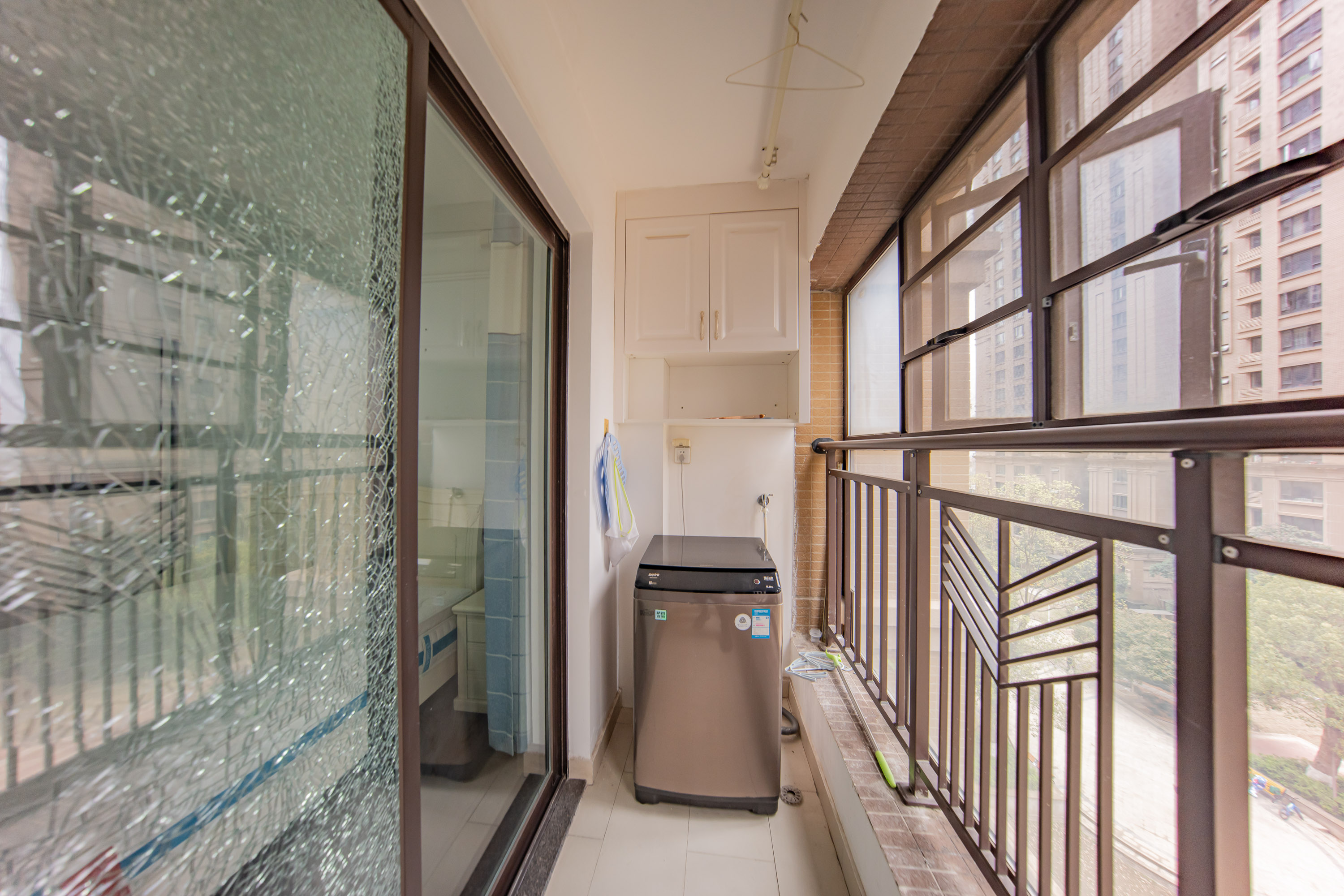 中海国际三期 3室2厅2卫 82.8万 中海国际三期 3室2厅2卫 82.8万阳台