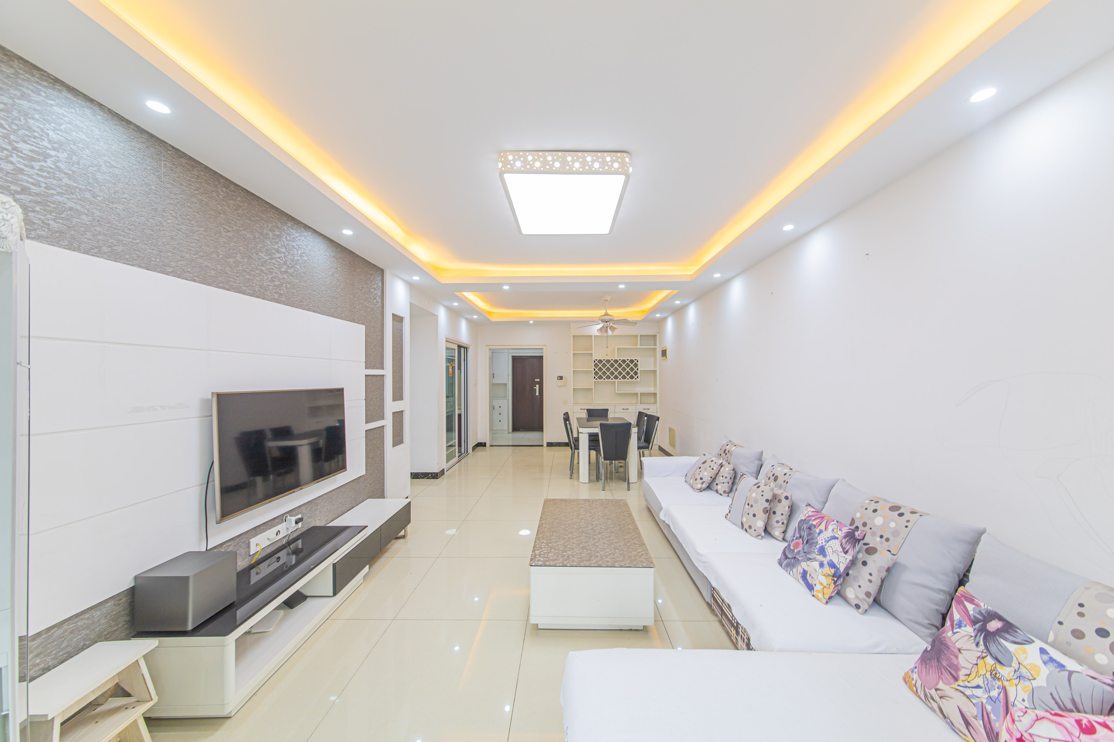 中建芙蓉嘉苑 3室2厅1卫 105.0万 中建芙蓉嘉苑 3室2厅1卫 105.0万客厅