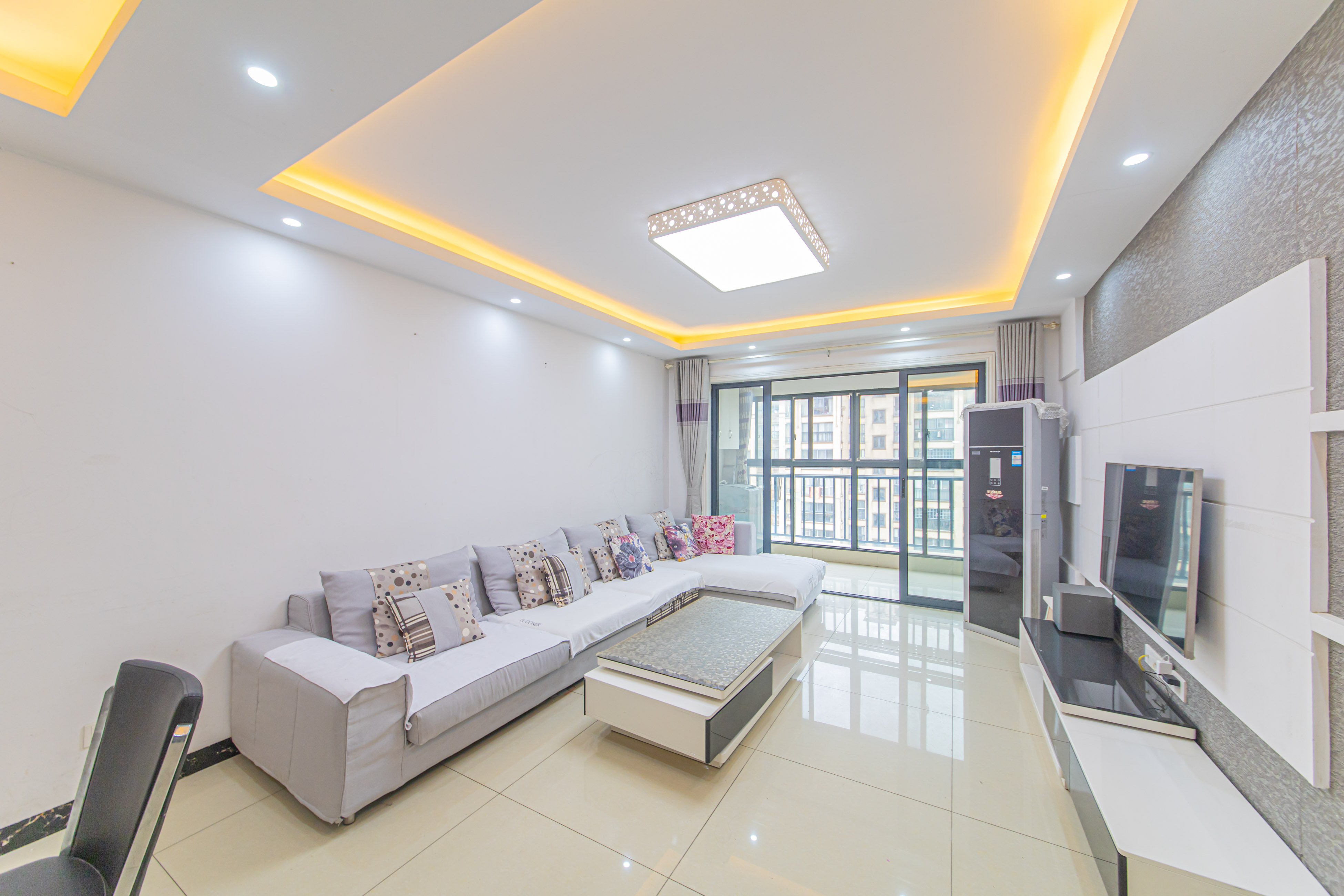 中建芙蓉嘉苑 3室2厅1卫 105.0万 中建芙蓉嘉苑 3室2厅1卫 105.0万客厅