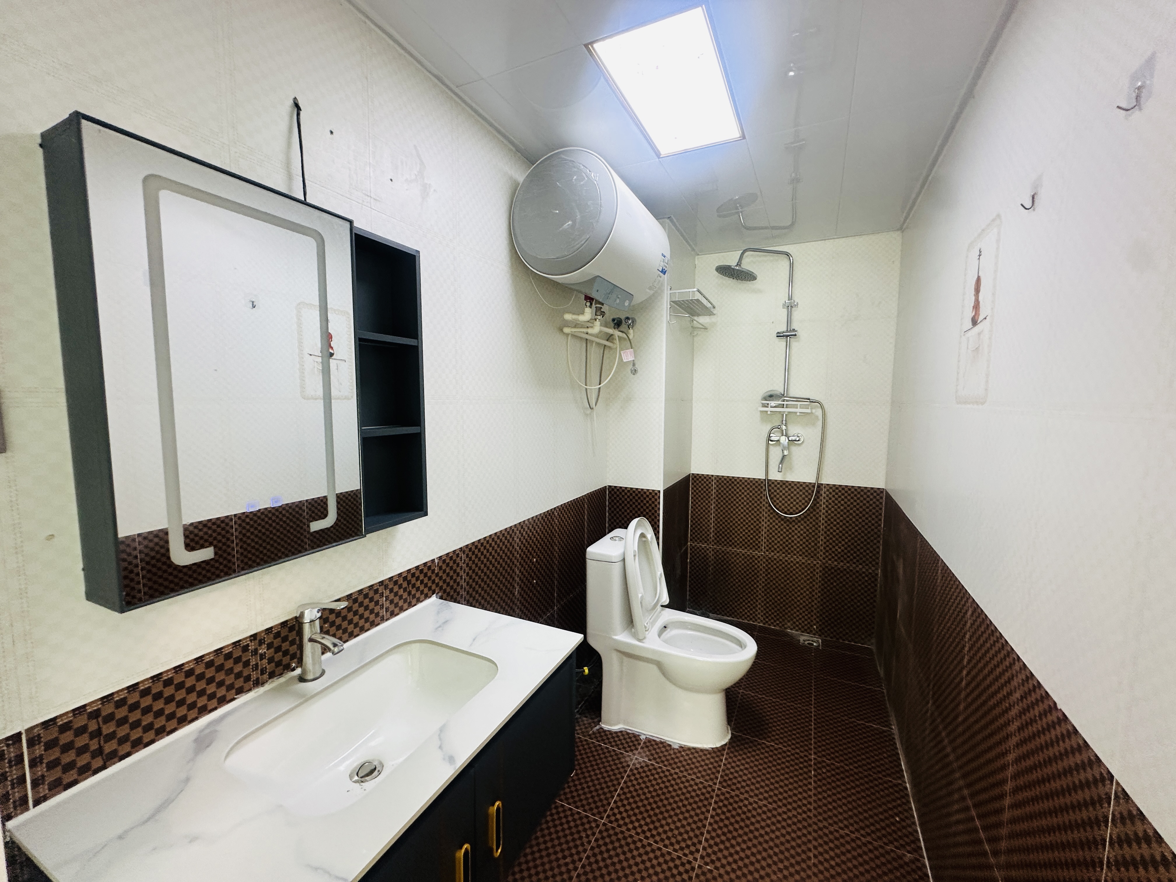 华丰大厦 3室2厅1卫 91.5万 华丰大厦 3室2厅1卫 91.5万卫生间