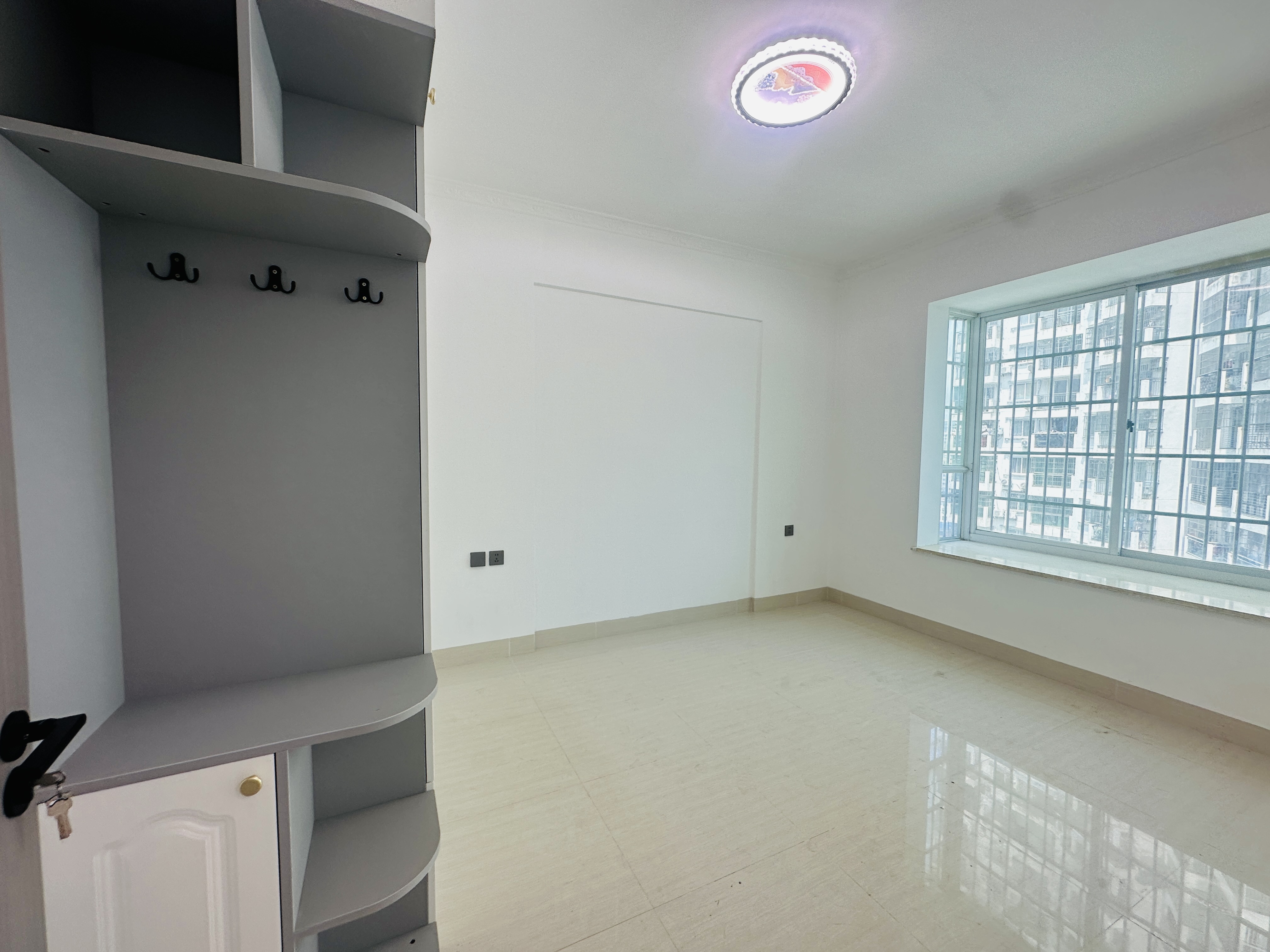 华丰大厦 3室2厅1卫 91.5万 华丰大厦 3室2厅1卫 91.5万卧室