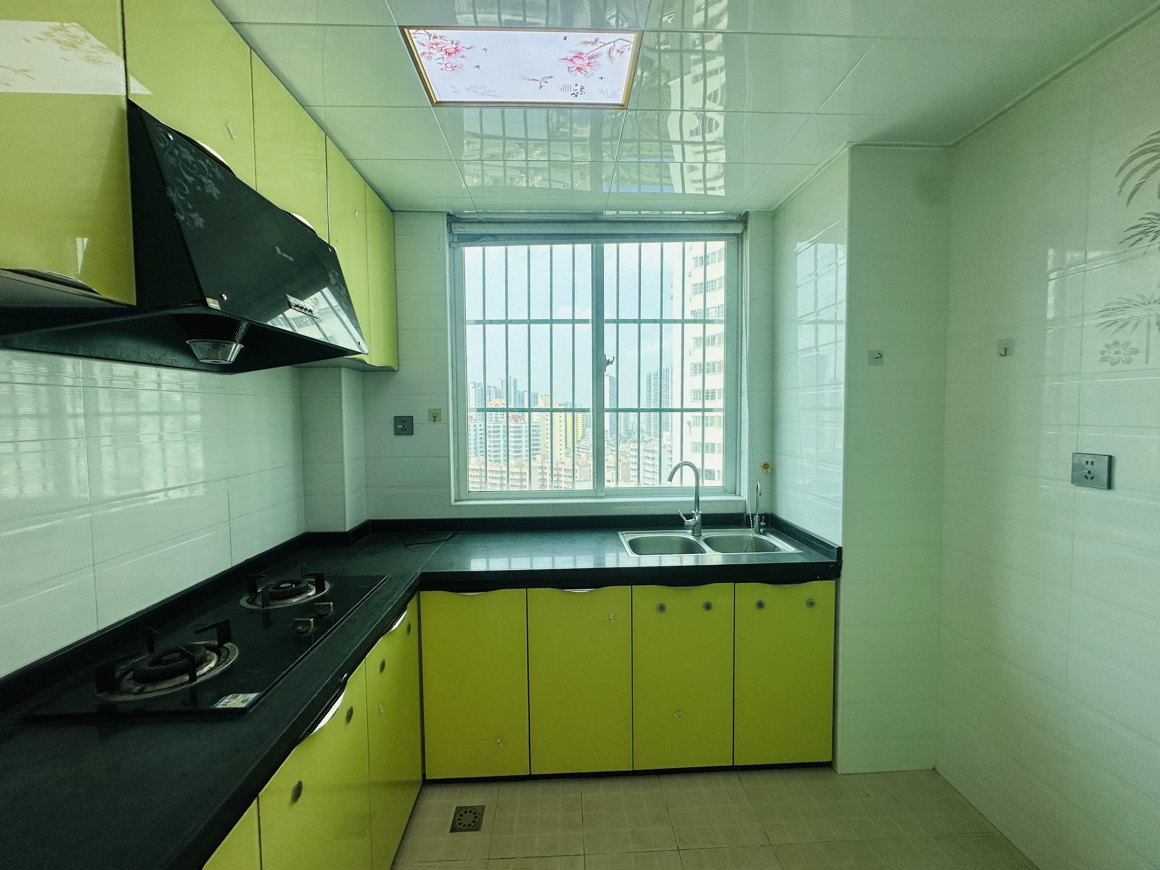 华丰大厦 3室2厅1卫 91.5万 华丰大厦 3室2厅1卫 91.5万厨房