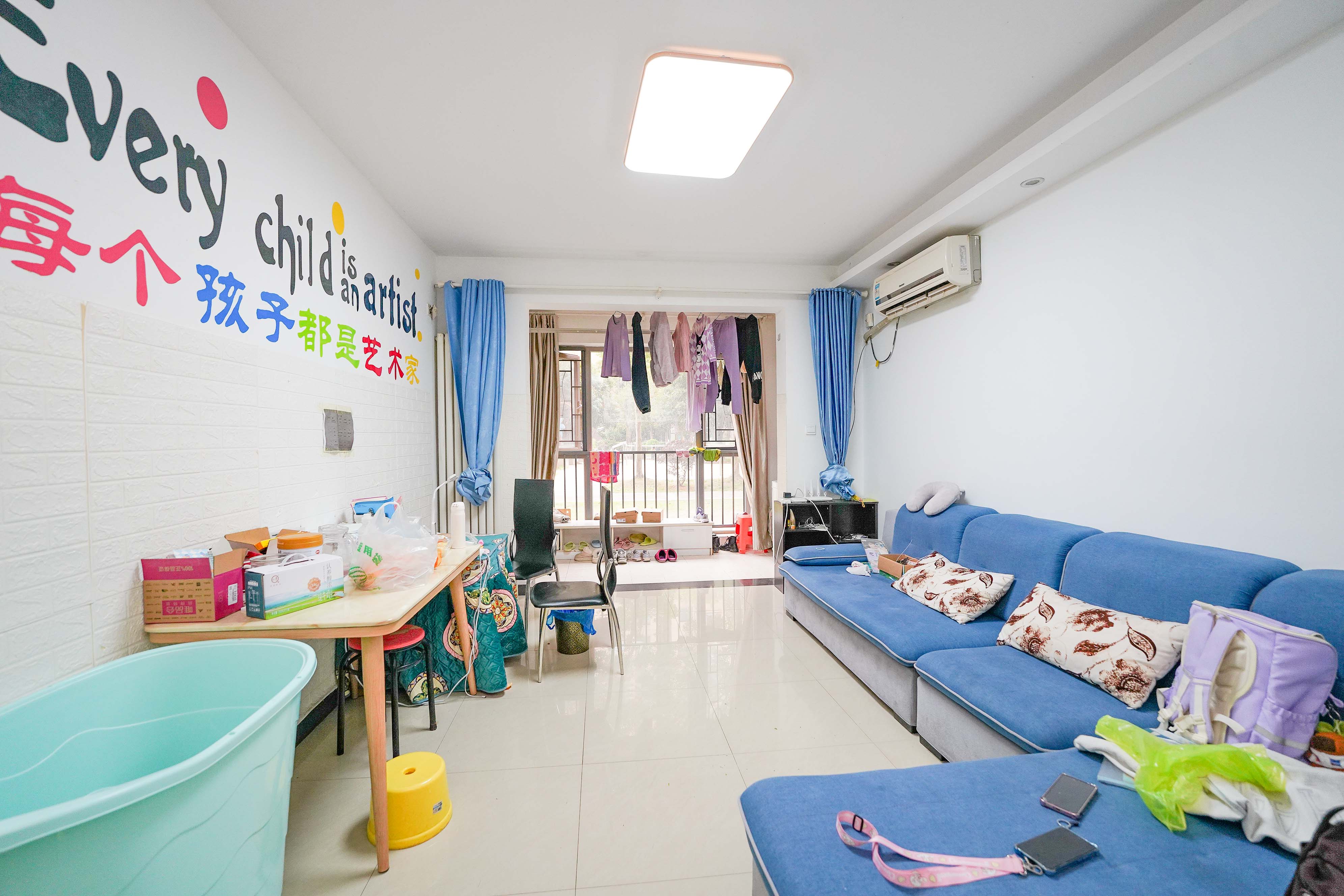 怡海星城 2室2厅1卫 36.0万 怡海星城 2室2厅1卫 36.0万客厅