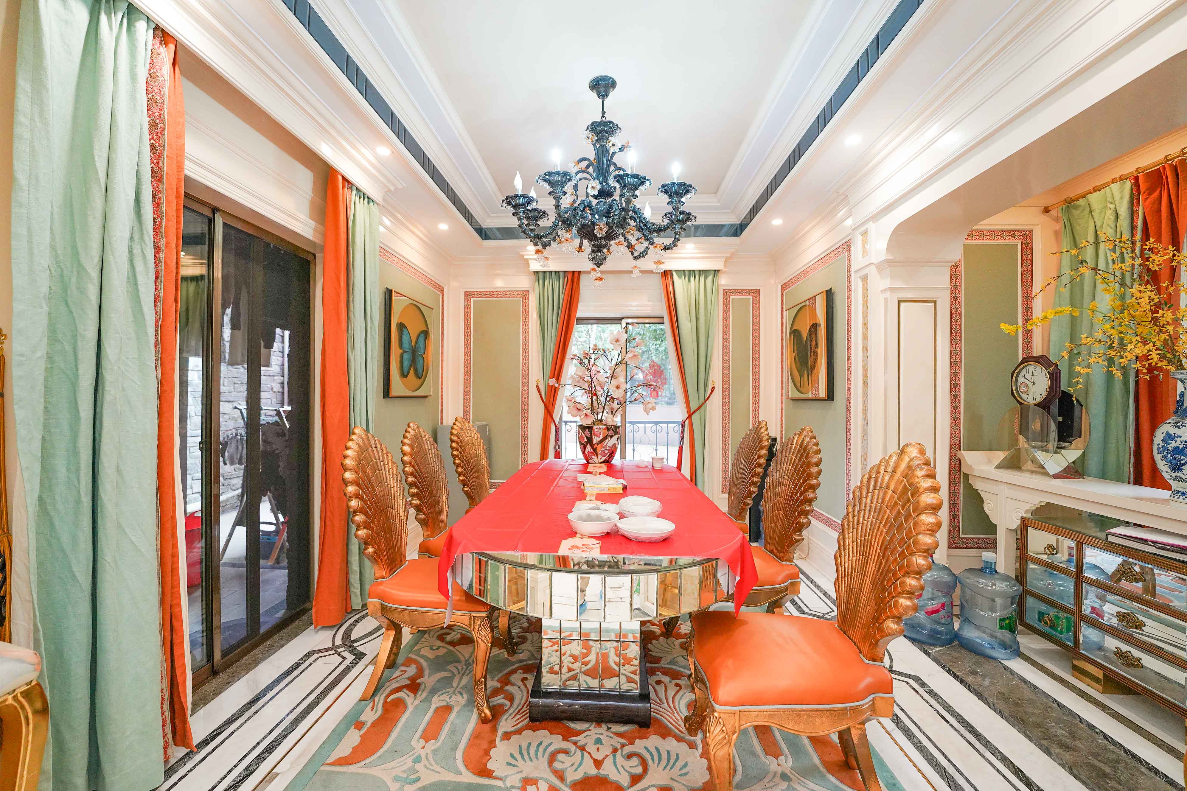 橘郡礼顿山  4室2厅2卫    259.8万 橘郡礼顿山  4室2厅2卫    259.8万客厅