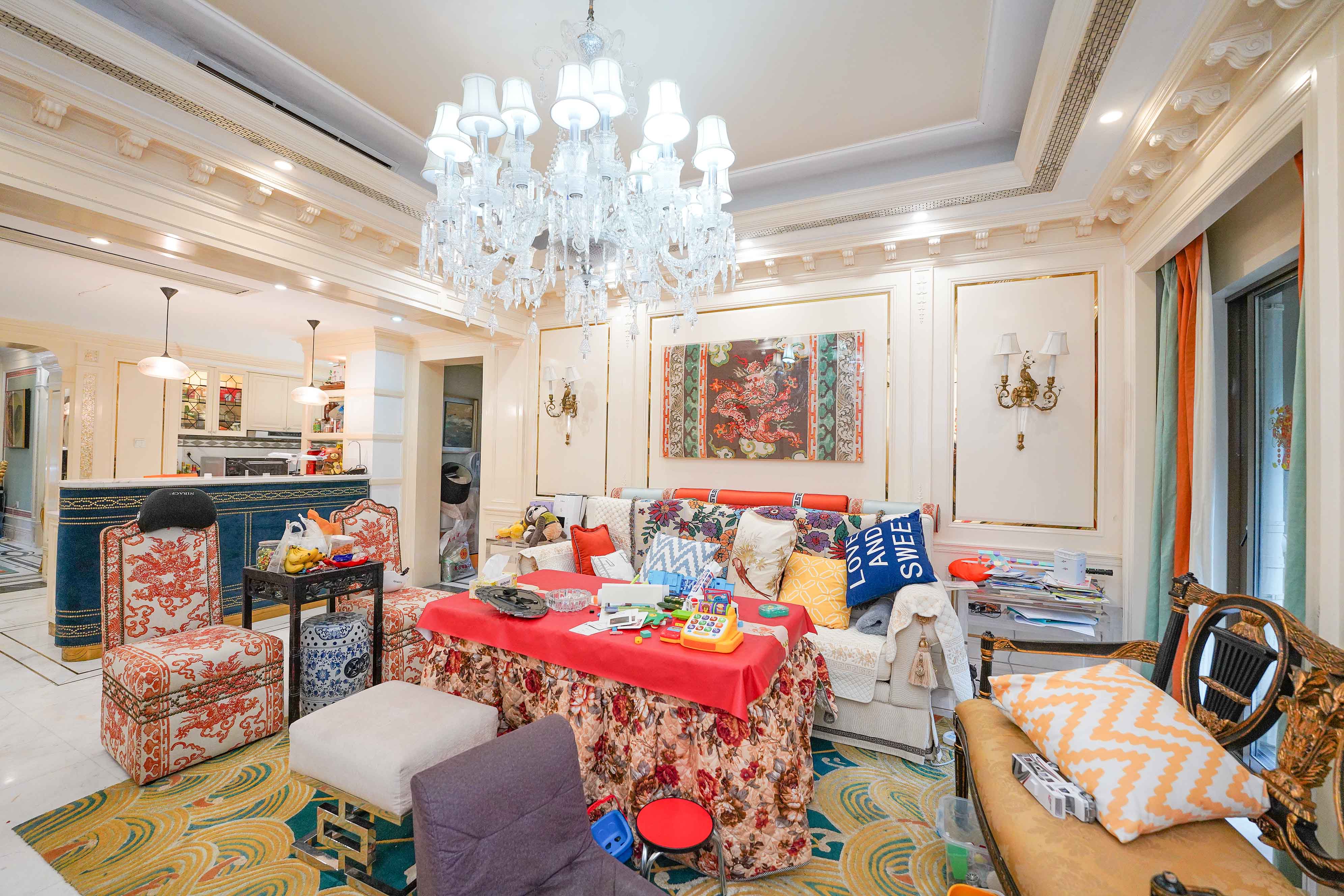 橘郡礼顿山  4室2厅2卫    259.8万 橘郡礼顿山  4室2厅2卫    259.8万客厅