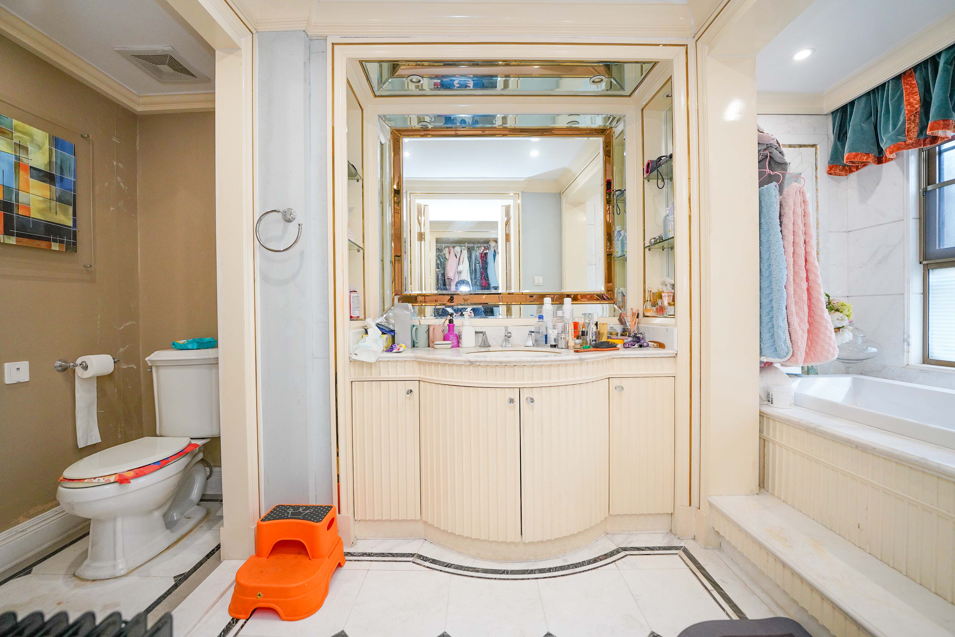 橘郡礼顿山  4室2厅2卫    259.8万 橘郡礼顿山  4室2厅2卫    259.8万卫生间