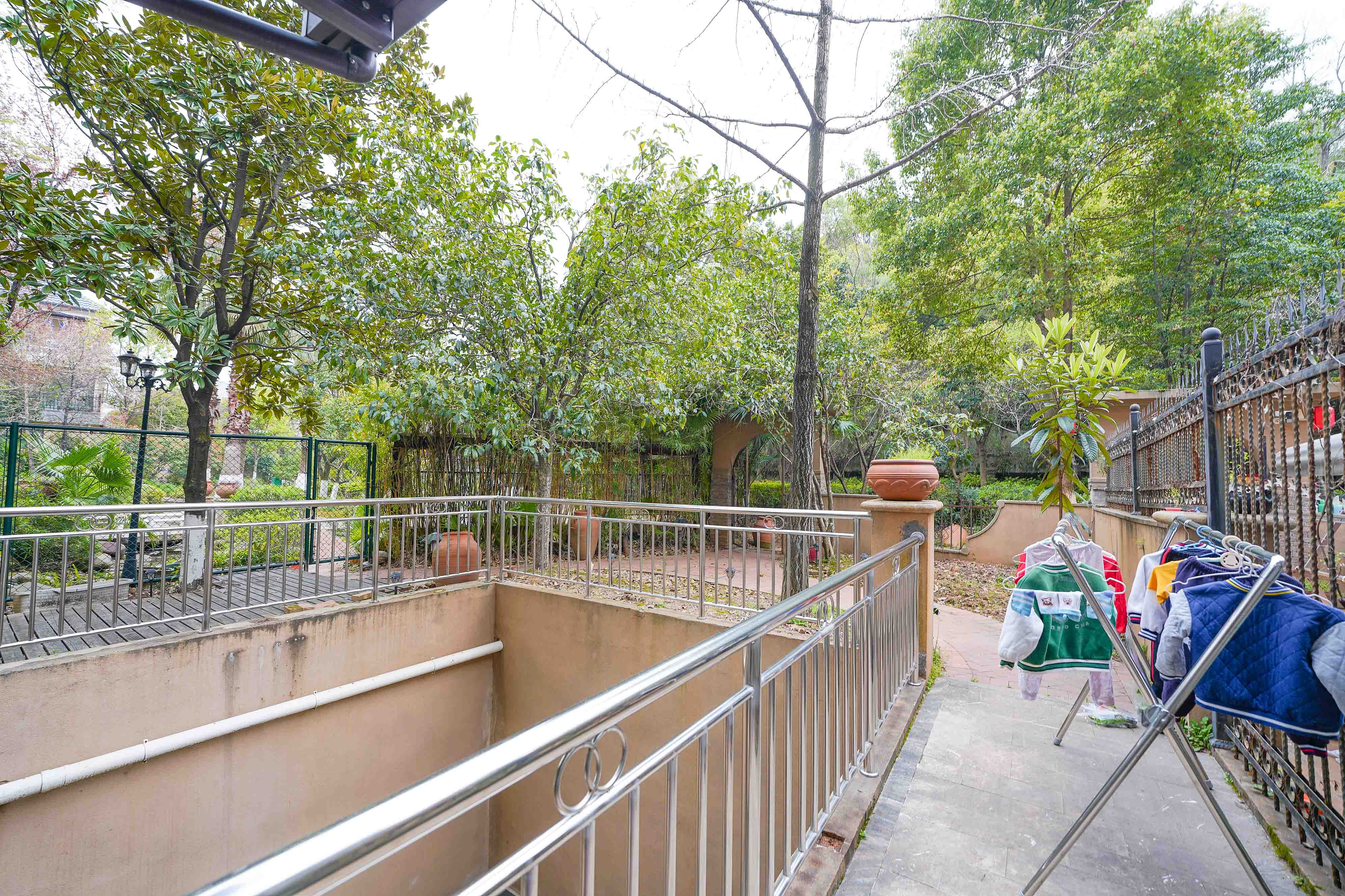 橘郡礼顿山  4室2厅2卫    259.8万 橘郡礼顿山  4室2厅2卫    259.8万阳台