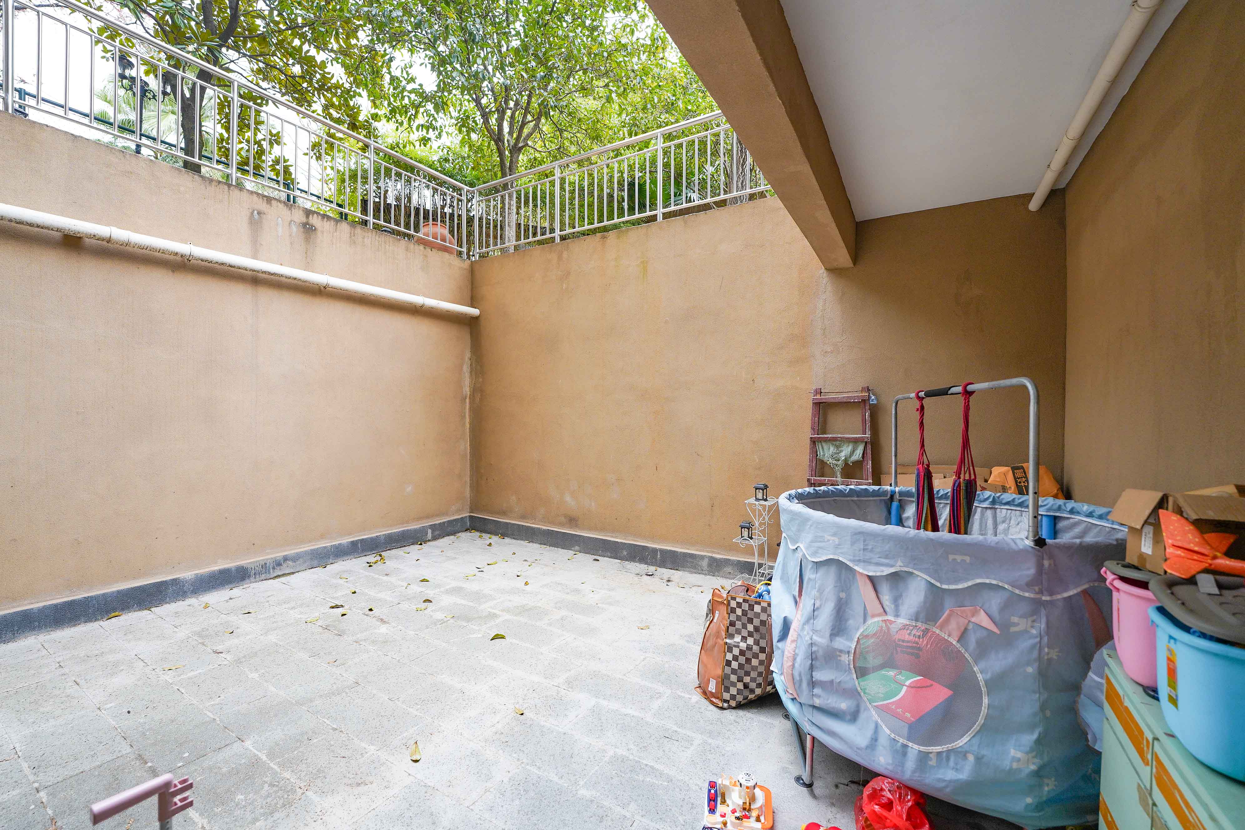 橘郡礼顿山  4室2厅2卫    259.8万 橘郡礼顿山  4室2厅2卫    259.8万阳台