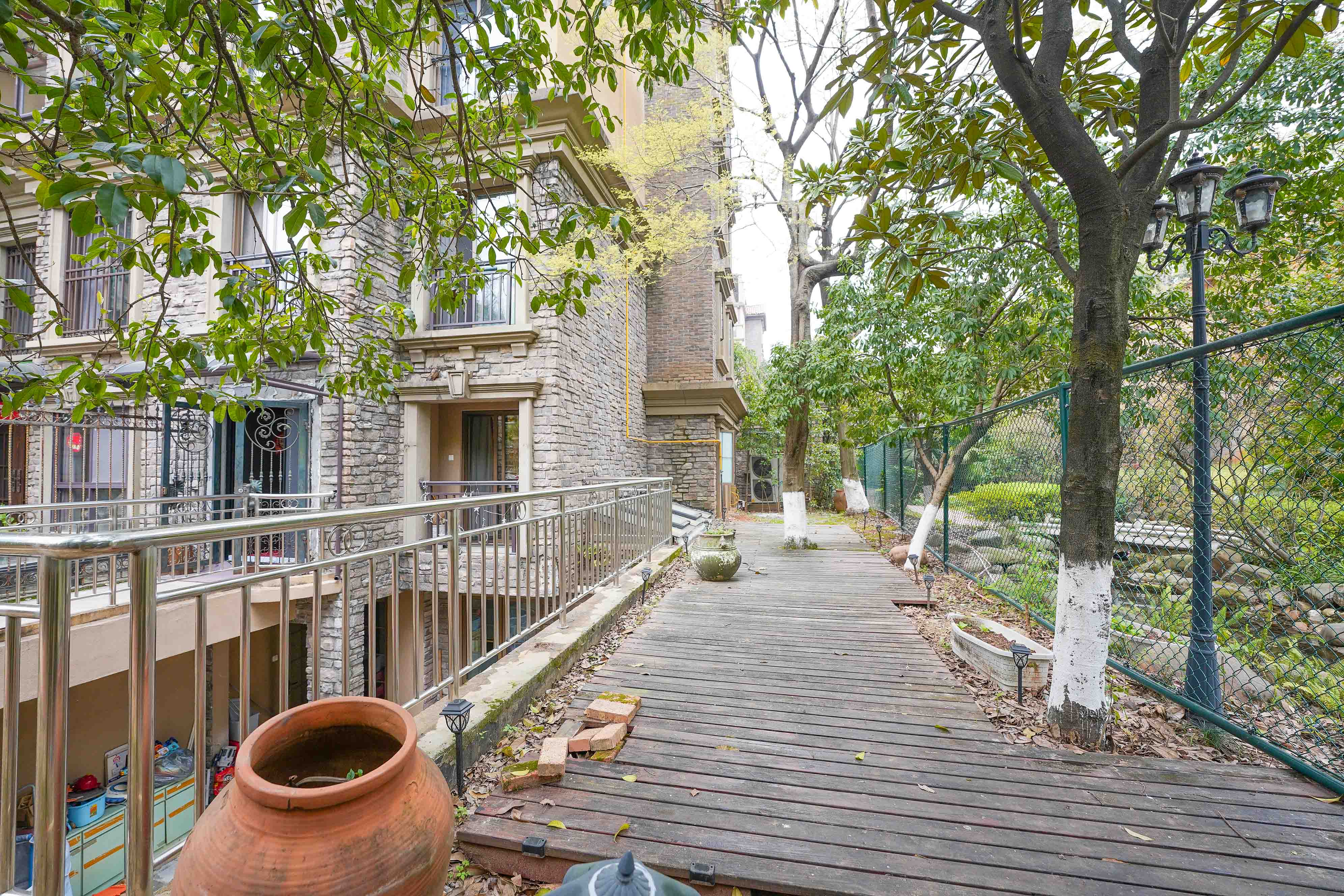 橘郡礼顿山  4室2厅2卫    259.8万 橘郡礼顿山  4室2厅2卫    259.8万阳台