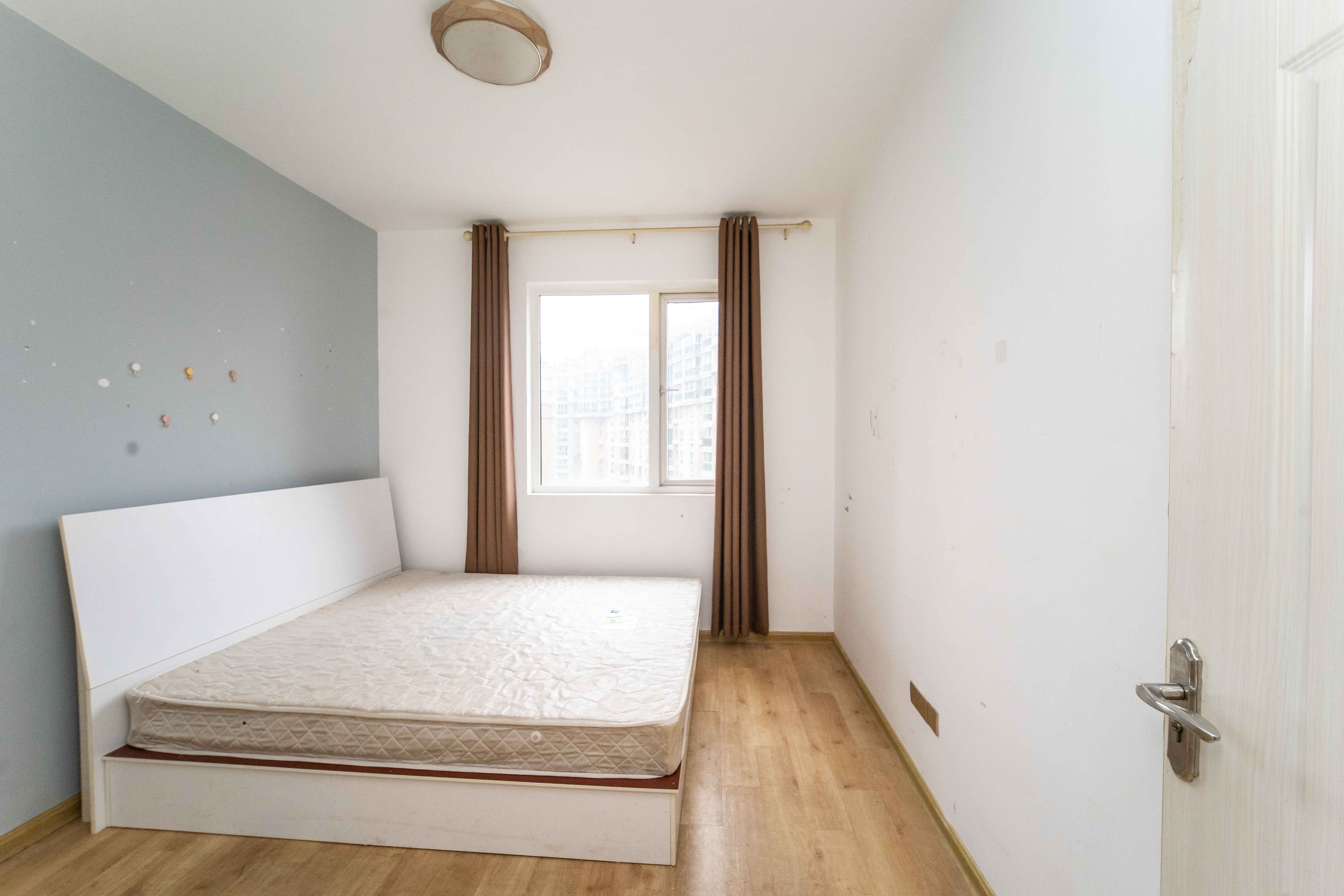 金地格林公馆  3室2厅1卫    80.0万 金地格林公馆  3室2厅1卫    80.0万卧室